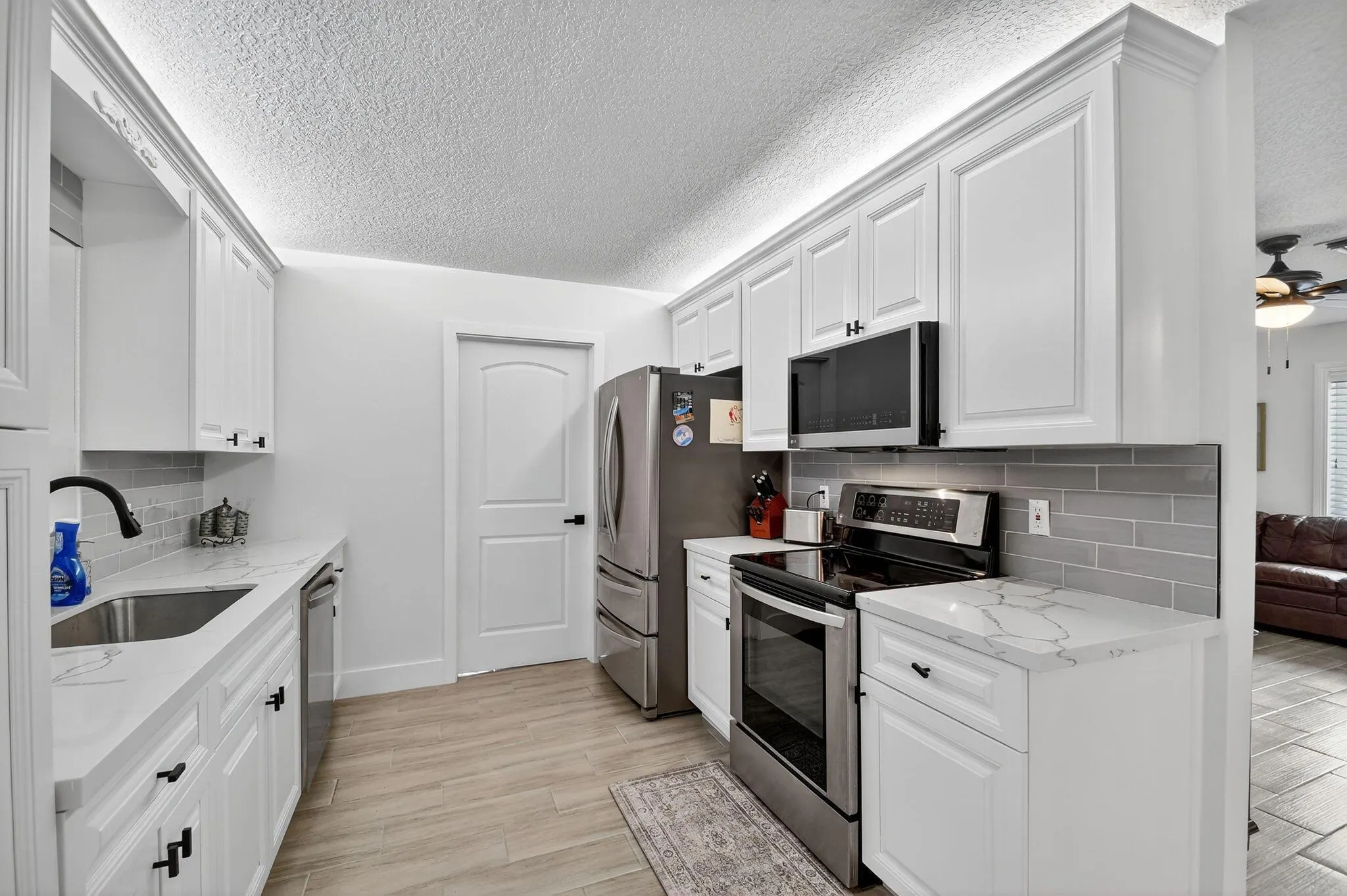 735 La Costa Way