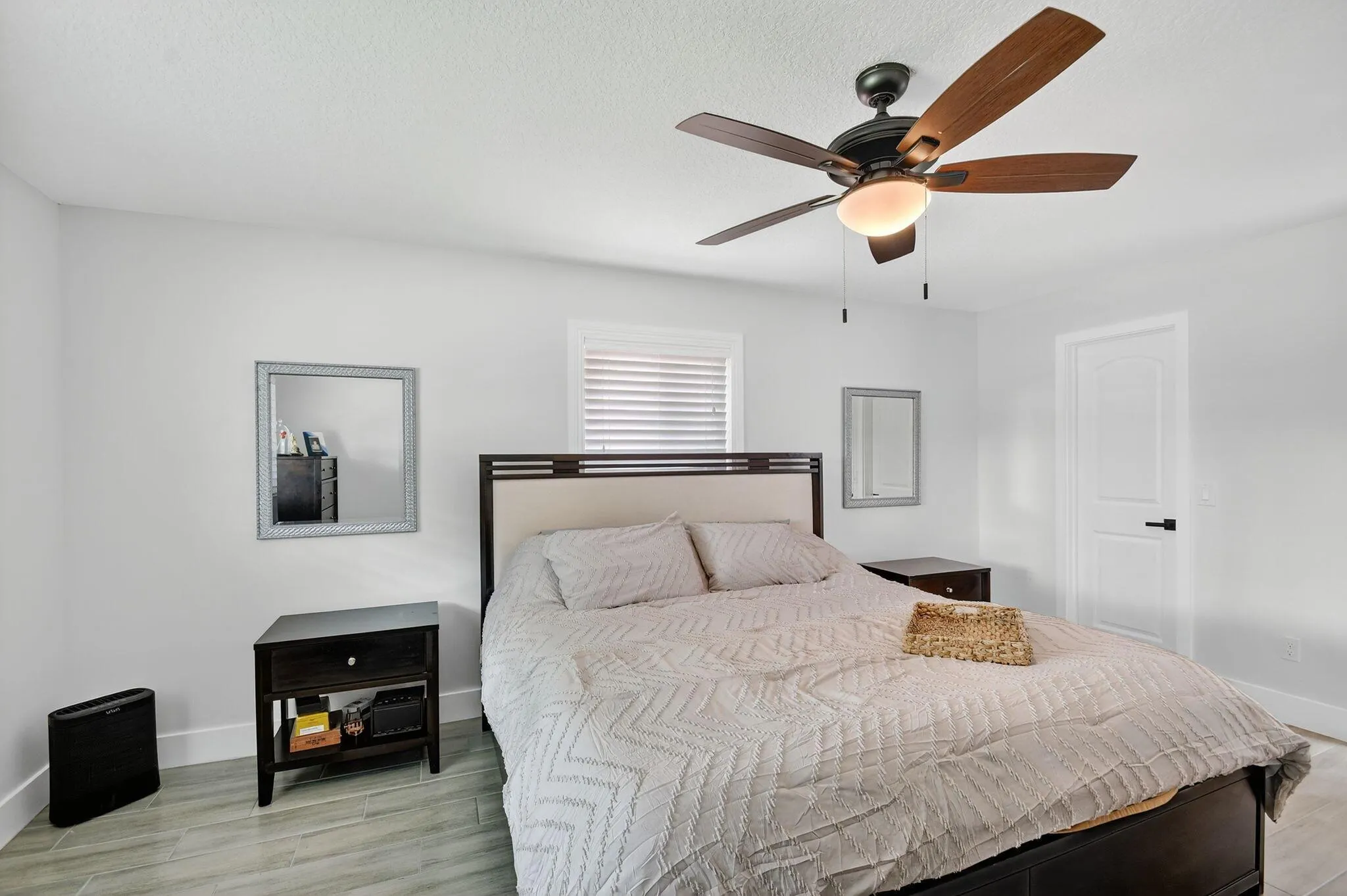 735 La Costa Way