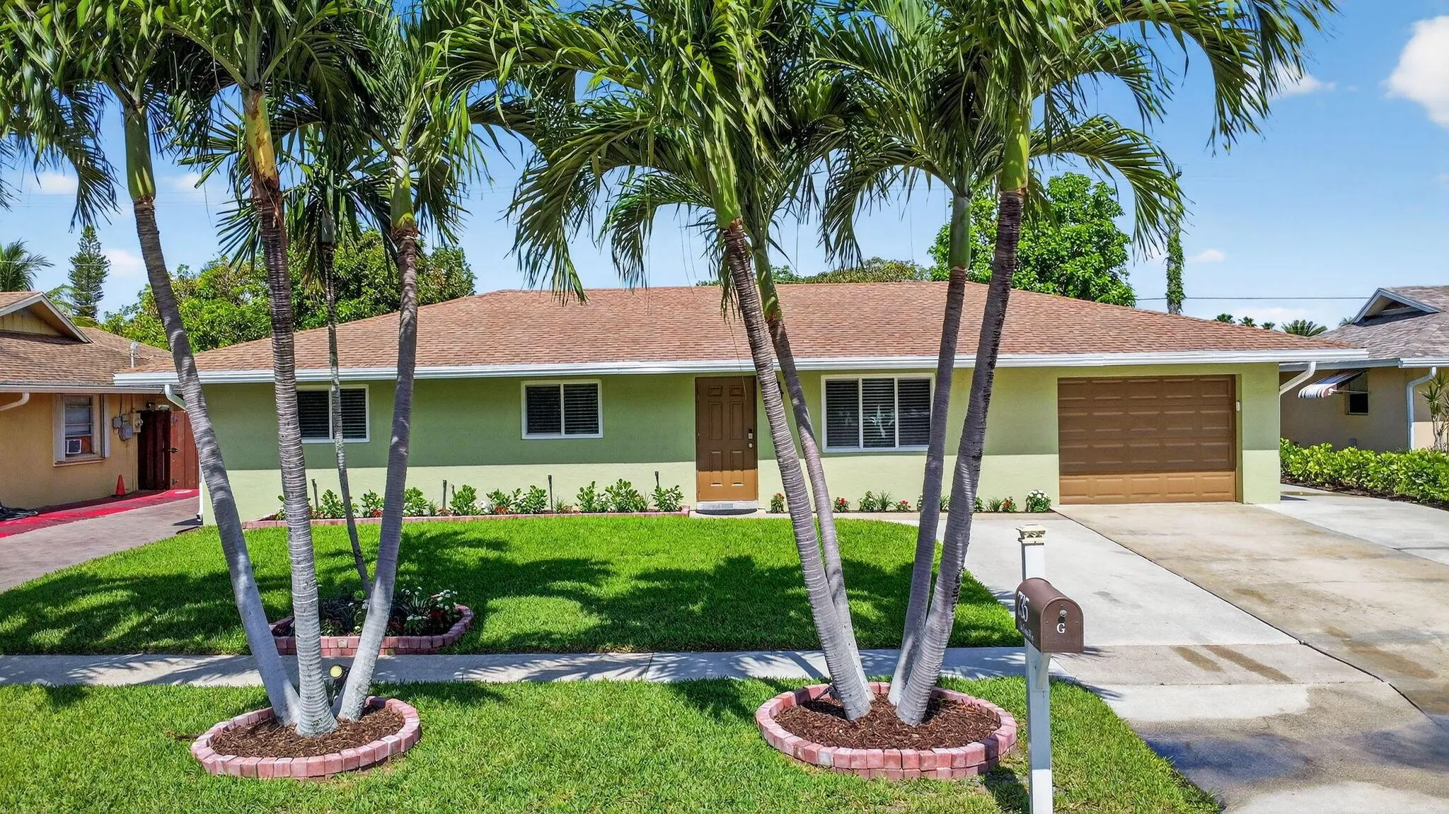 735 La Costa Way