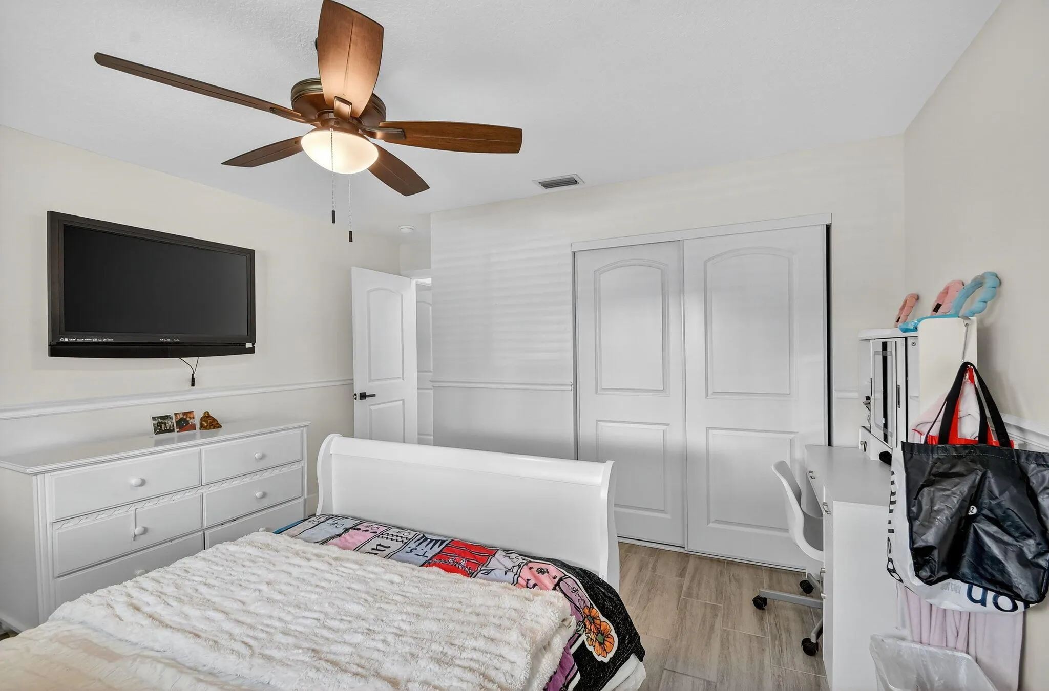 735 La Costa Way
