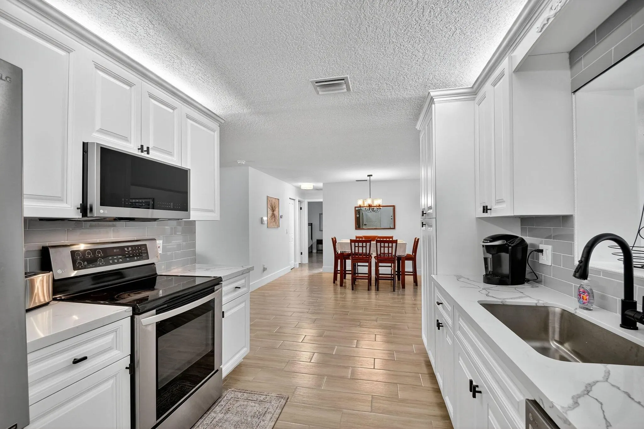 735 La Costa Way