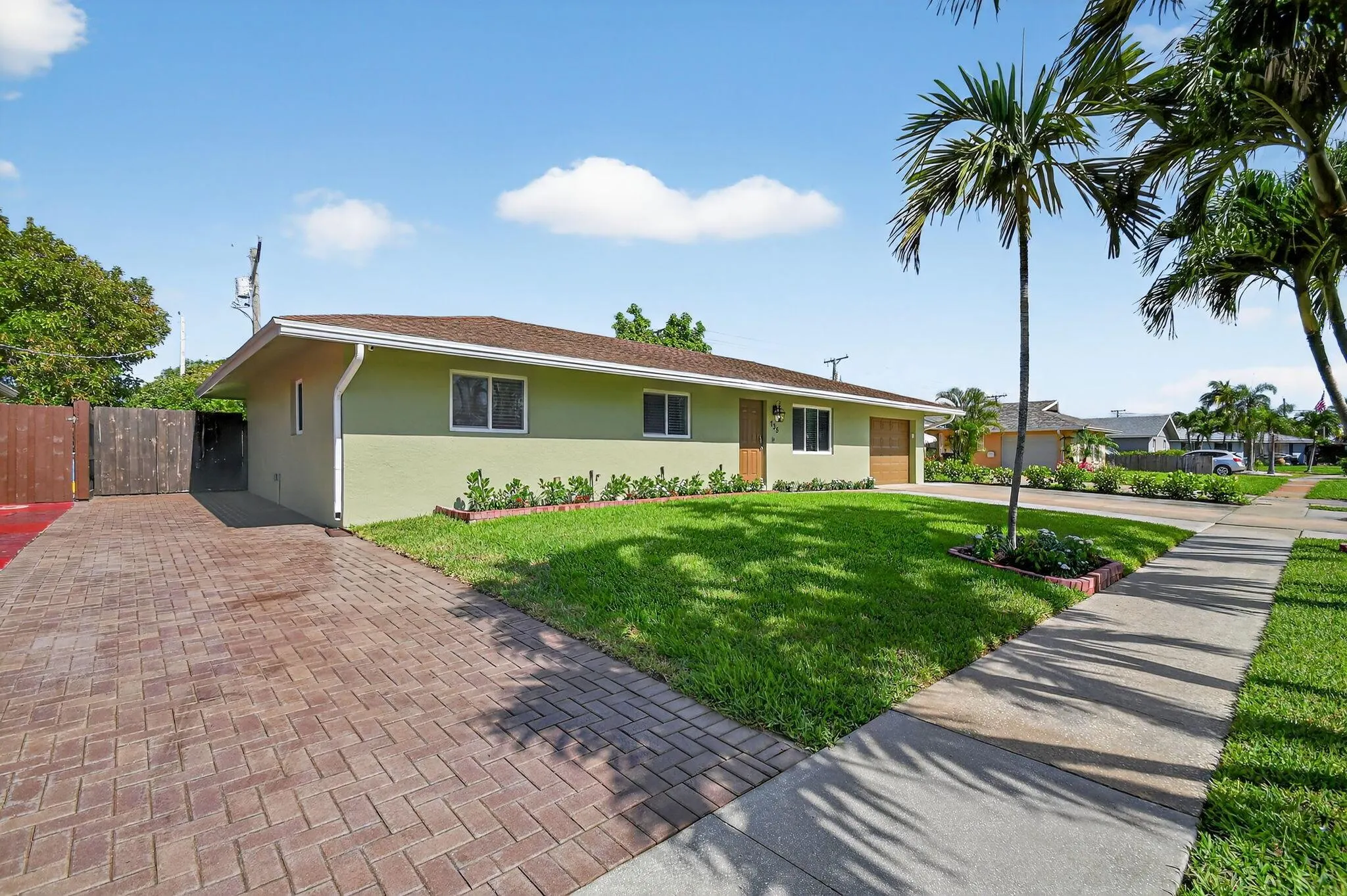 735 La Costa Way