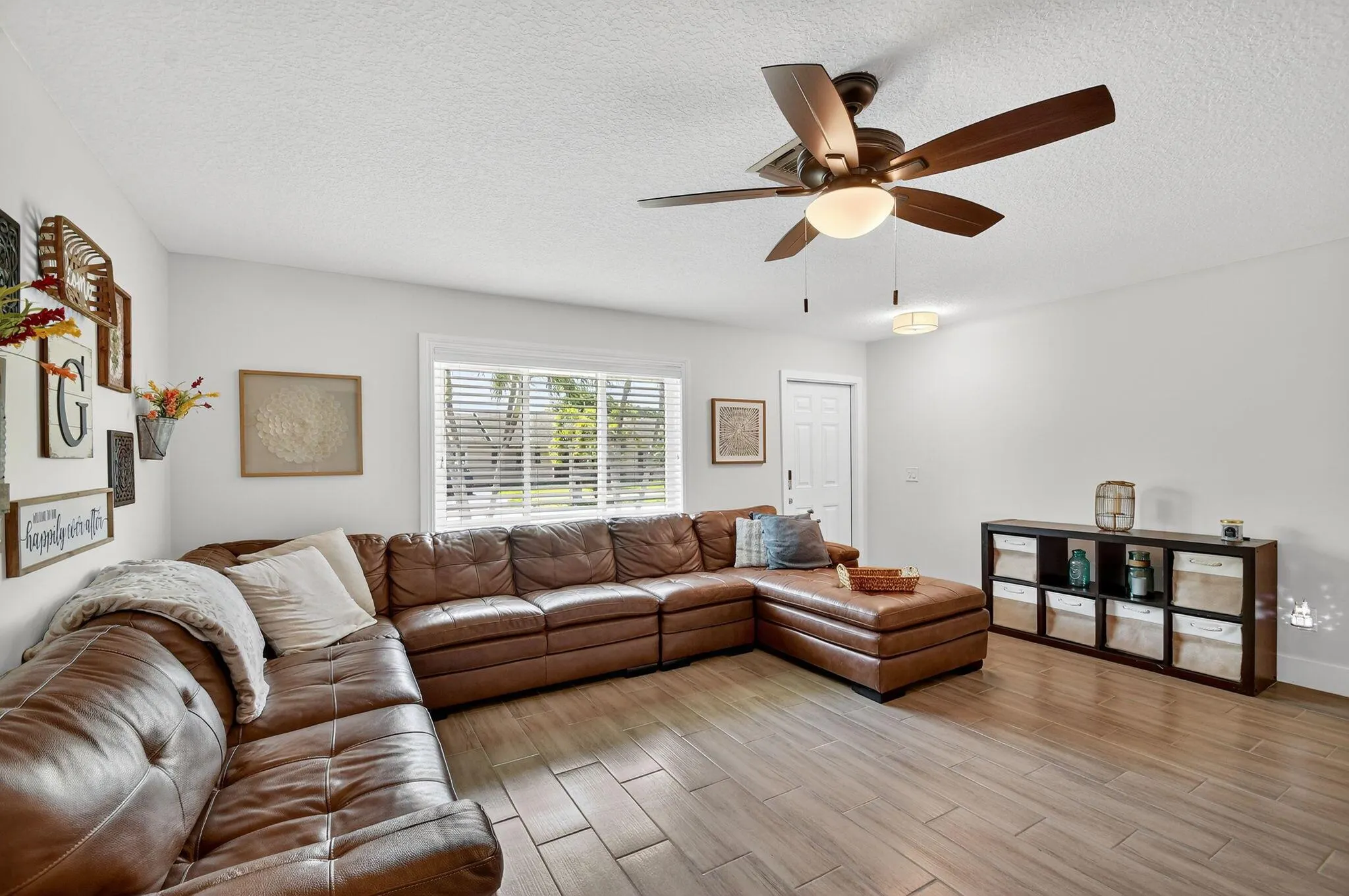 735 La Costa Way