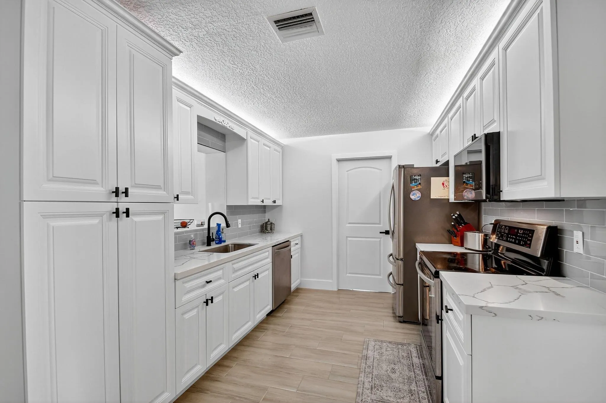 735 La Costa Way