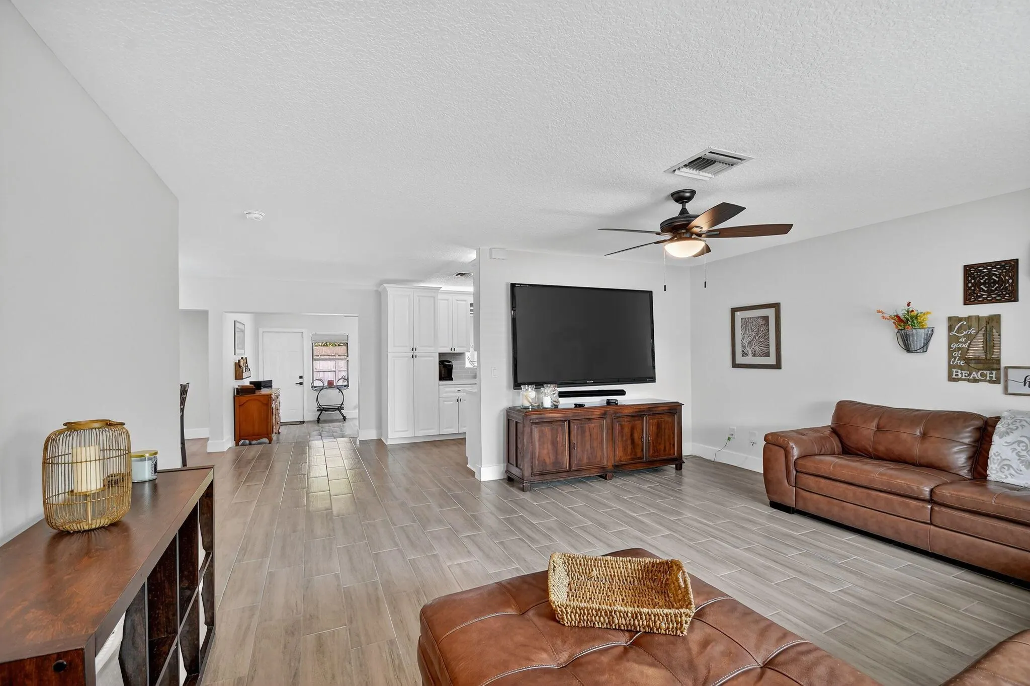 735 La Costa Way