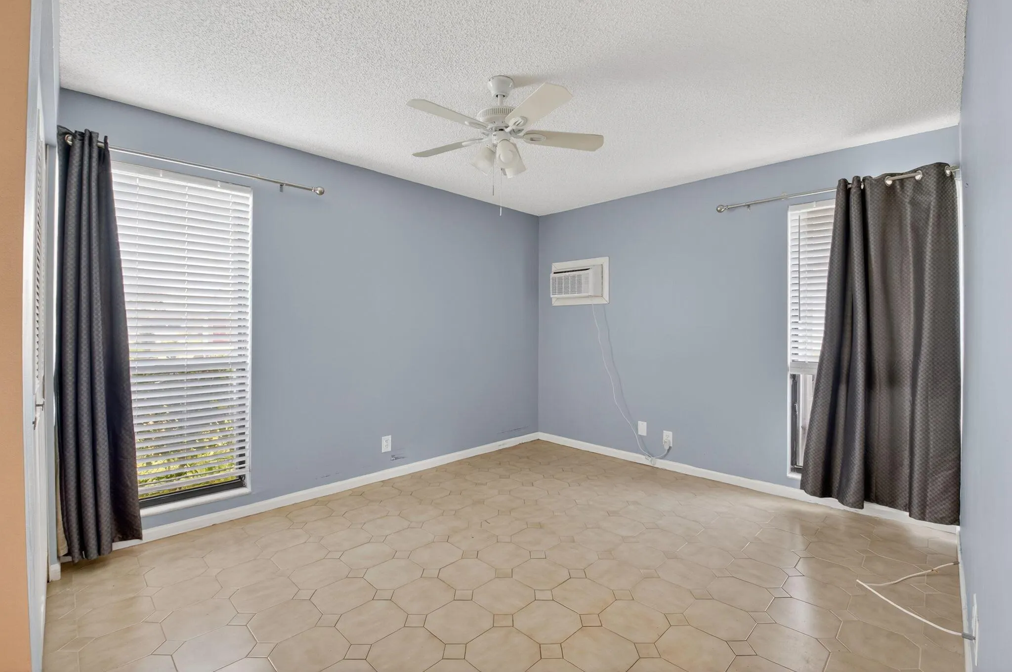 14888 Sunnyview Lane