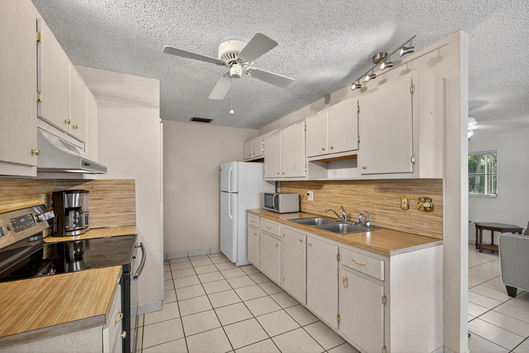 3411 Americo Drive