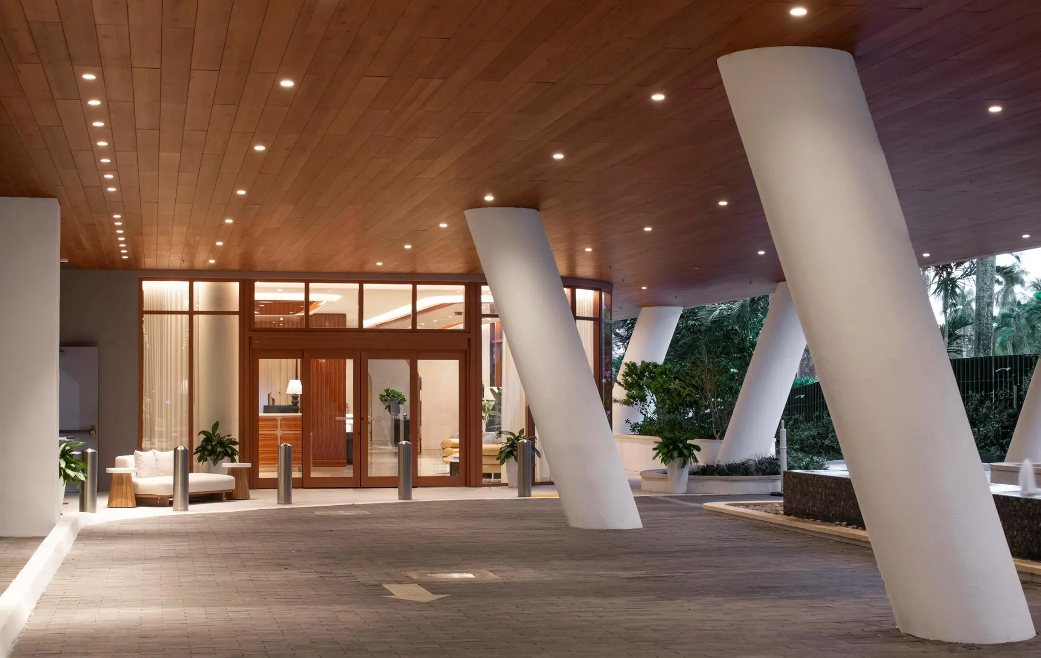 2655 S Bayshore Drive, #902