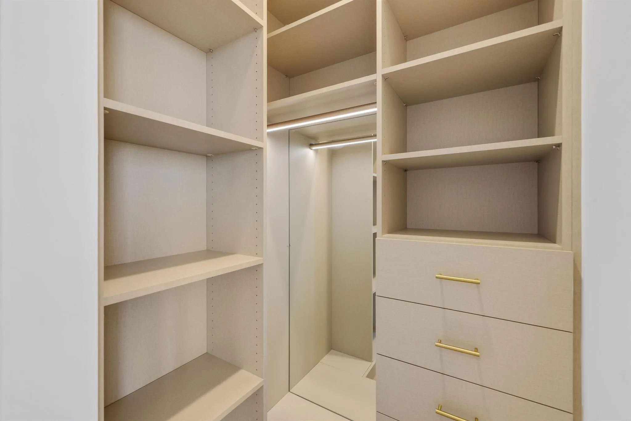 2655 S Bayshore Drive, #902