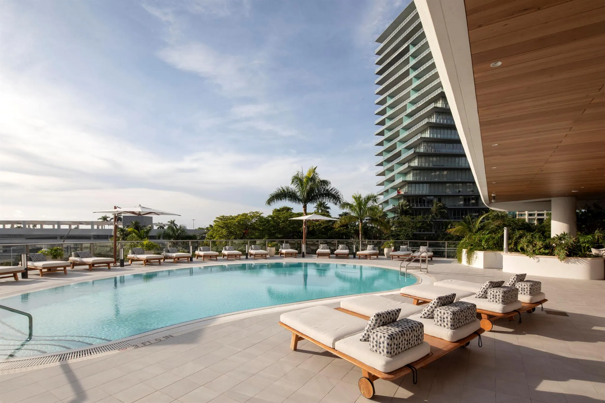 2655 S Bayshore Drive, #902