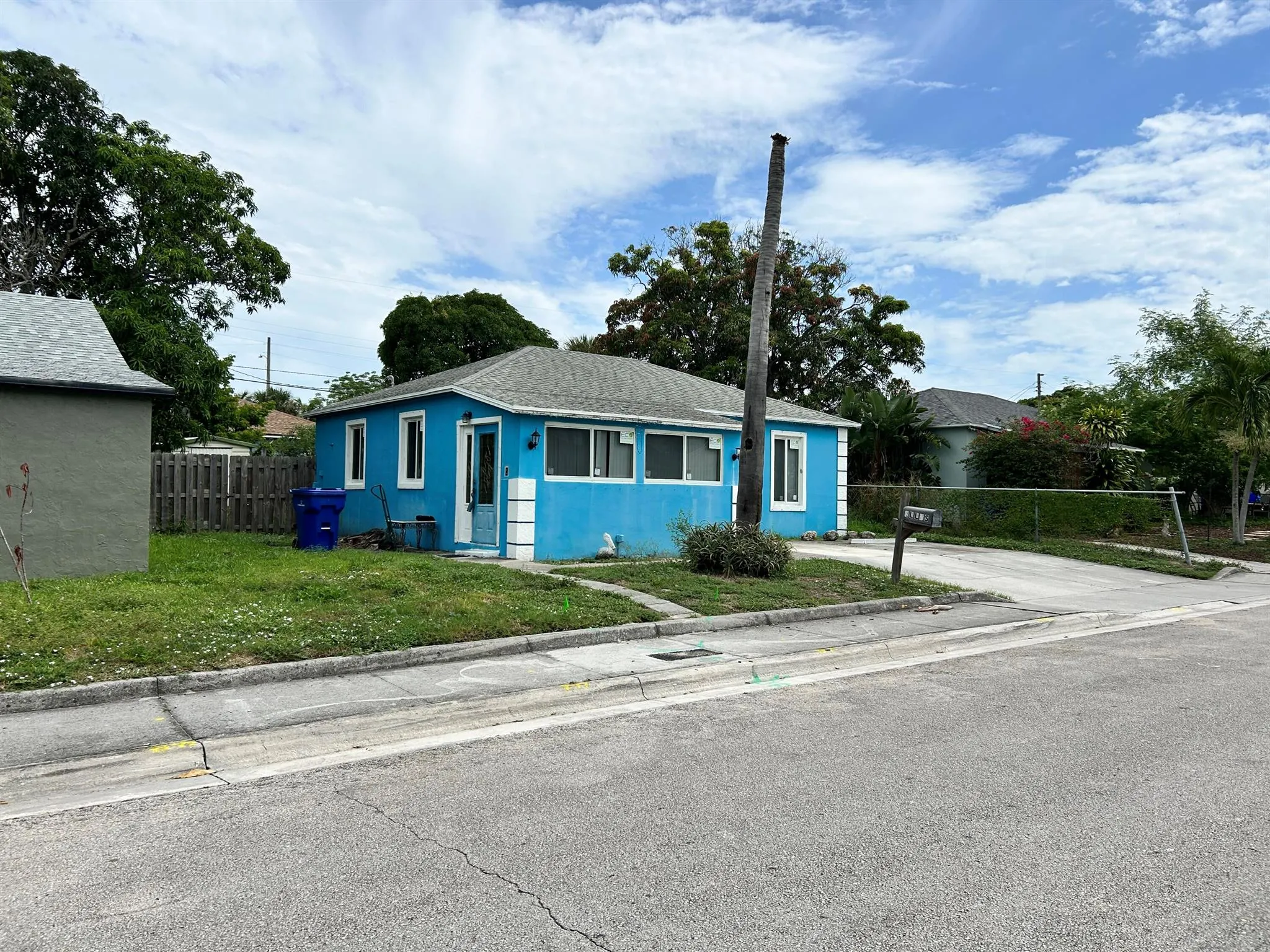 840 W 2nd Street
