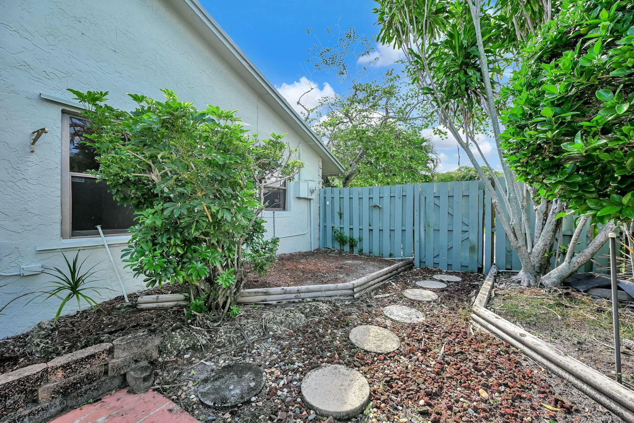 866 NW 25th Avenue