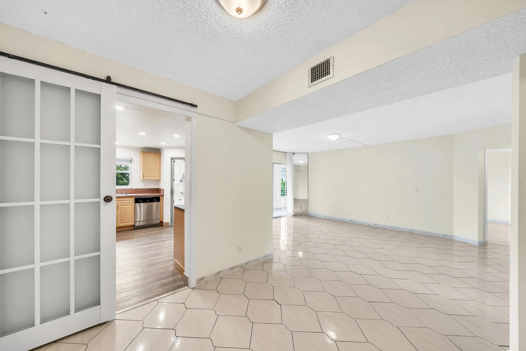 3524 Via Poinciana, #604