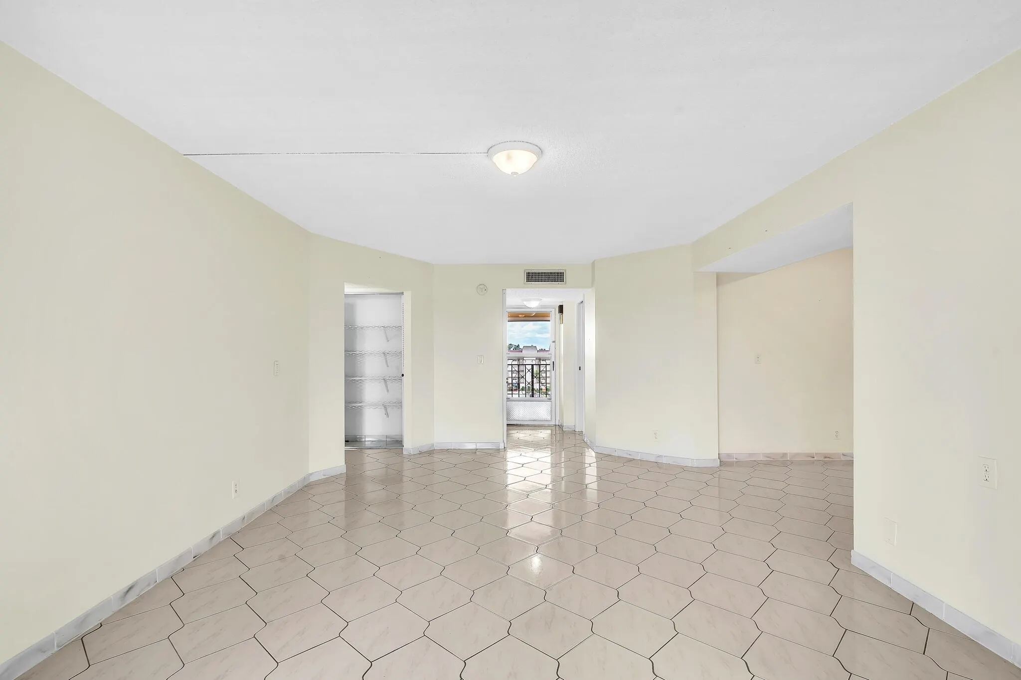 3524 Via Poinciana, #604