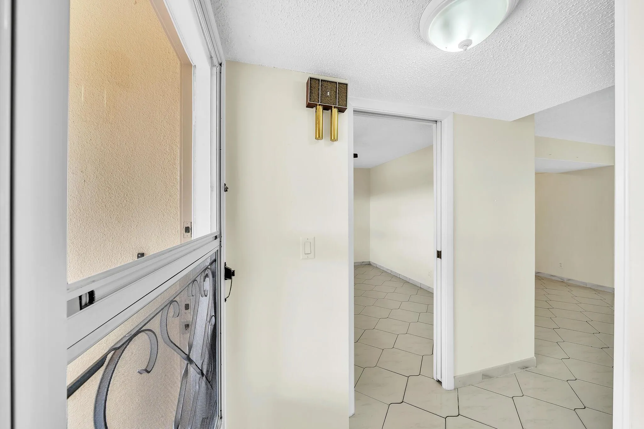 3524 Via Poinciana, #604