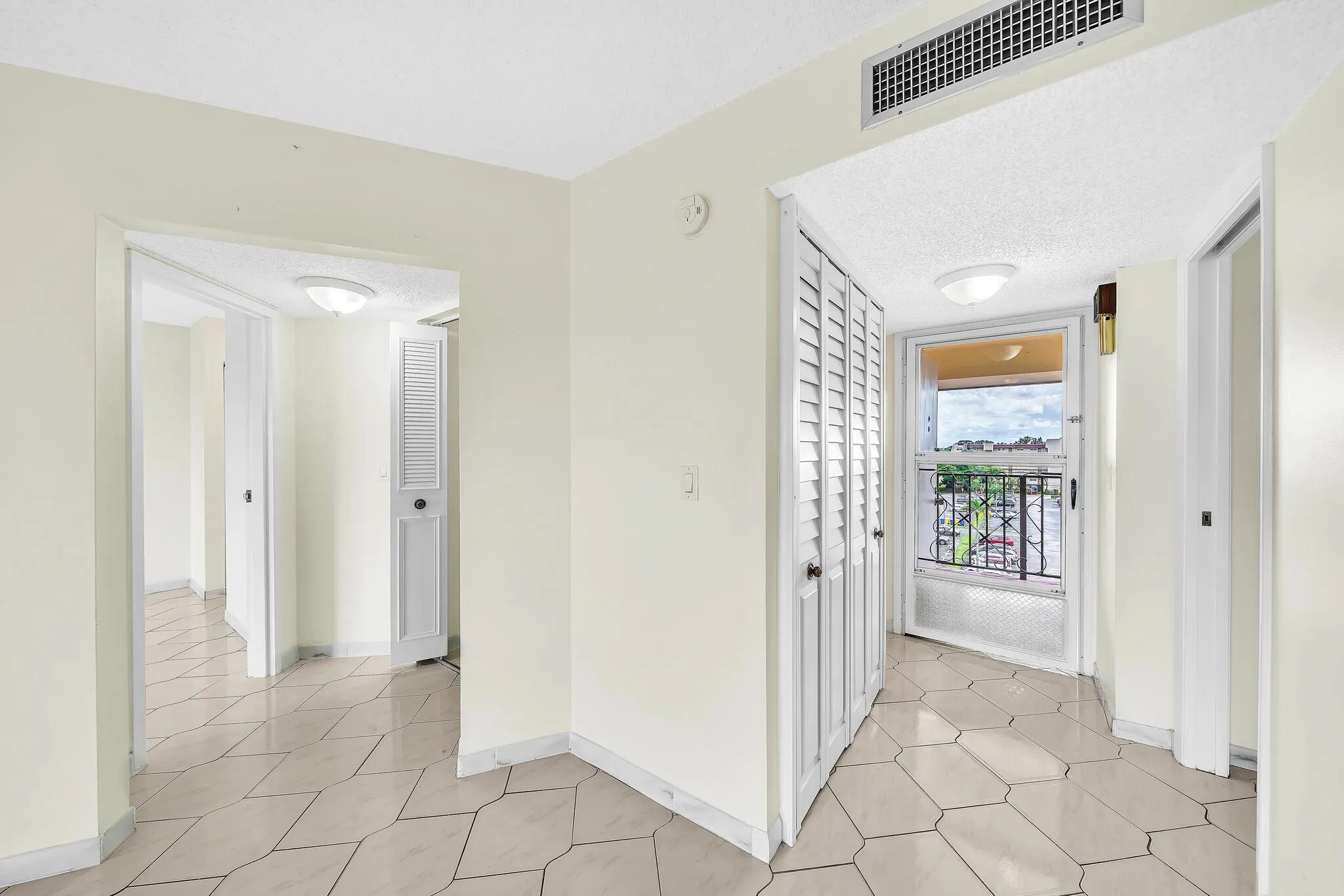 3524 Via Poinciana, #604