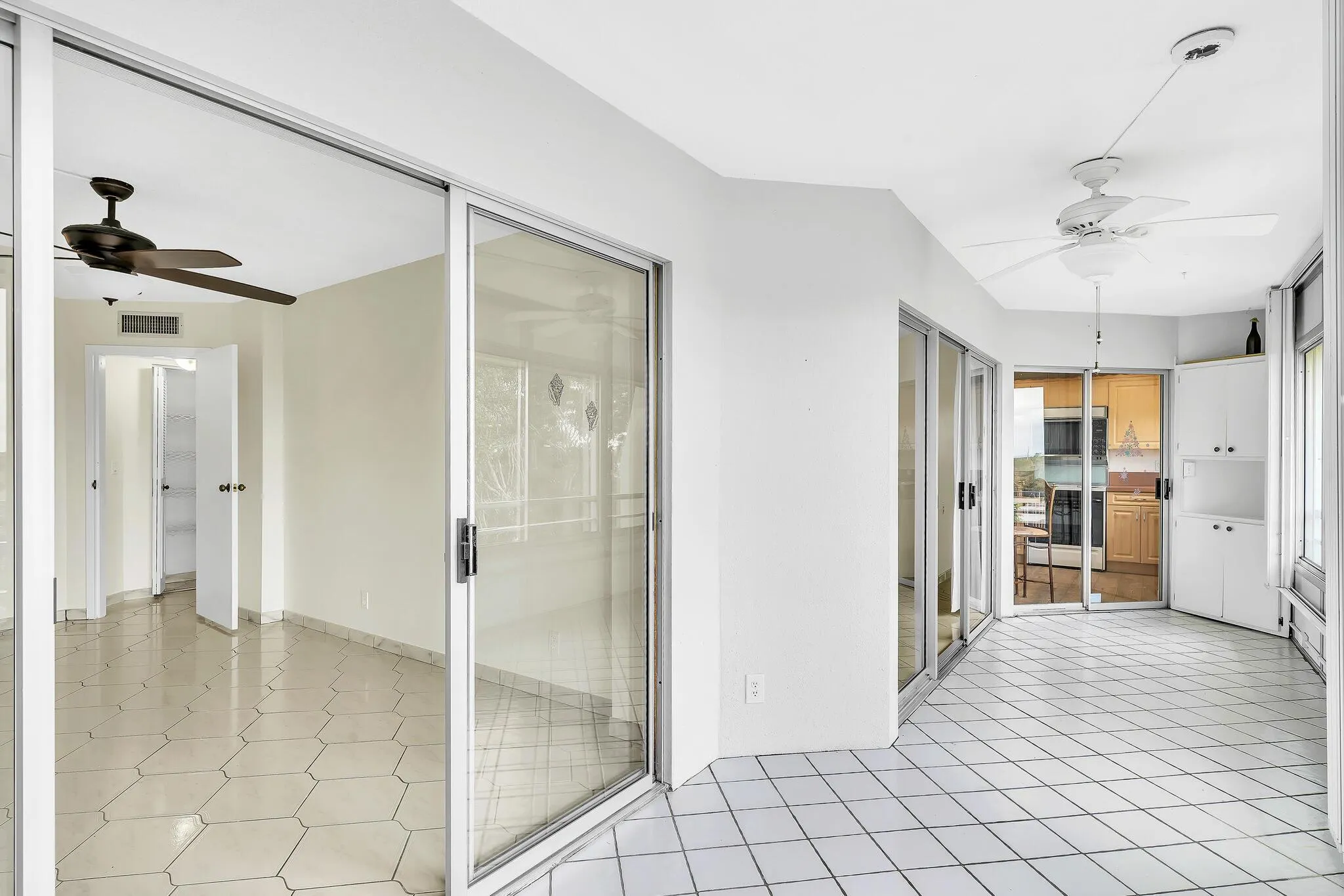3524 Via Poinciana, #604