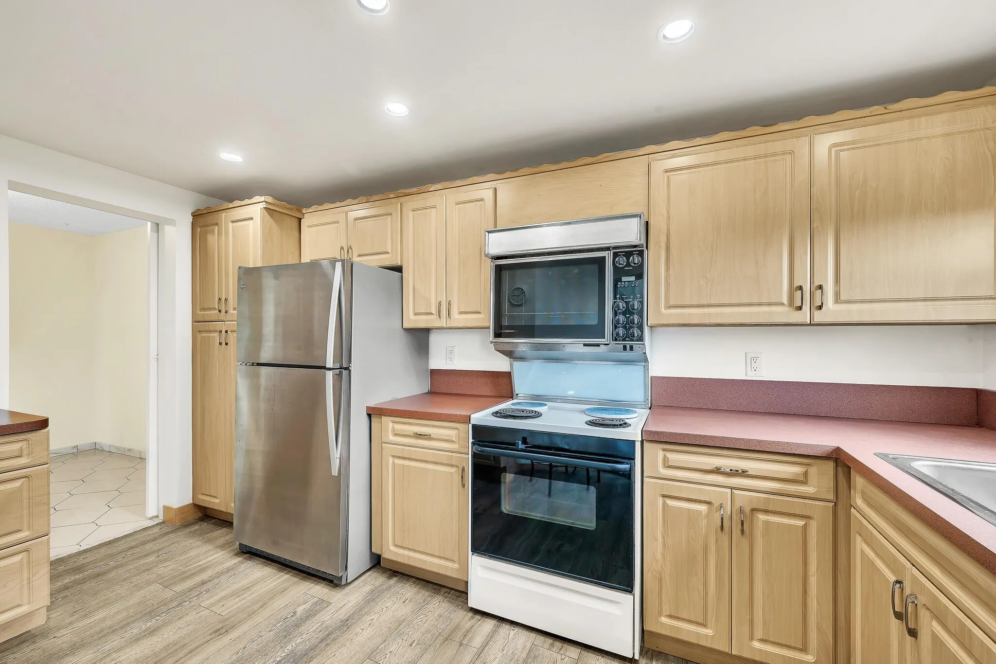 3524 Via Poinciana, #604