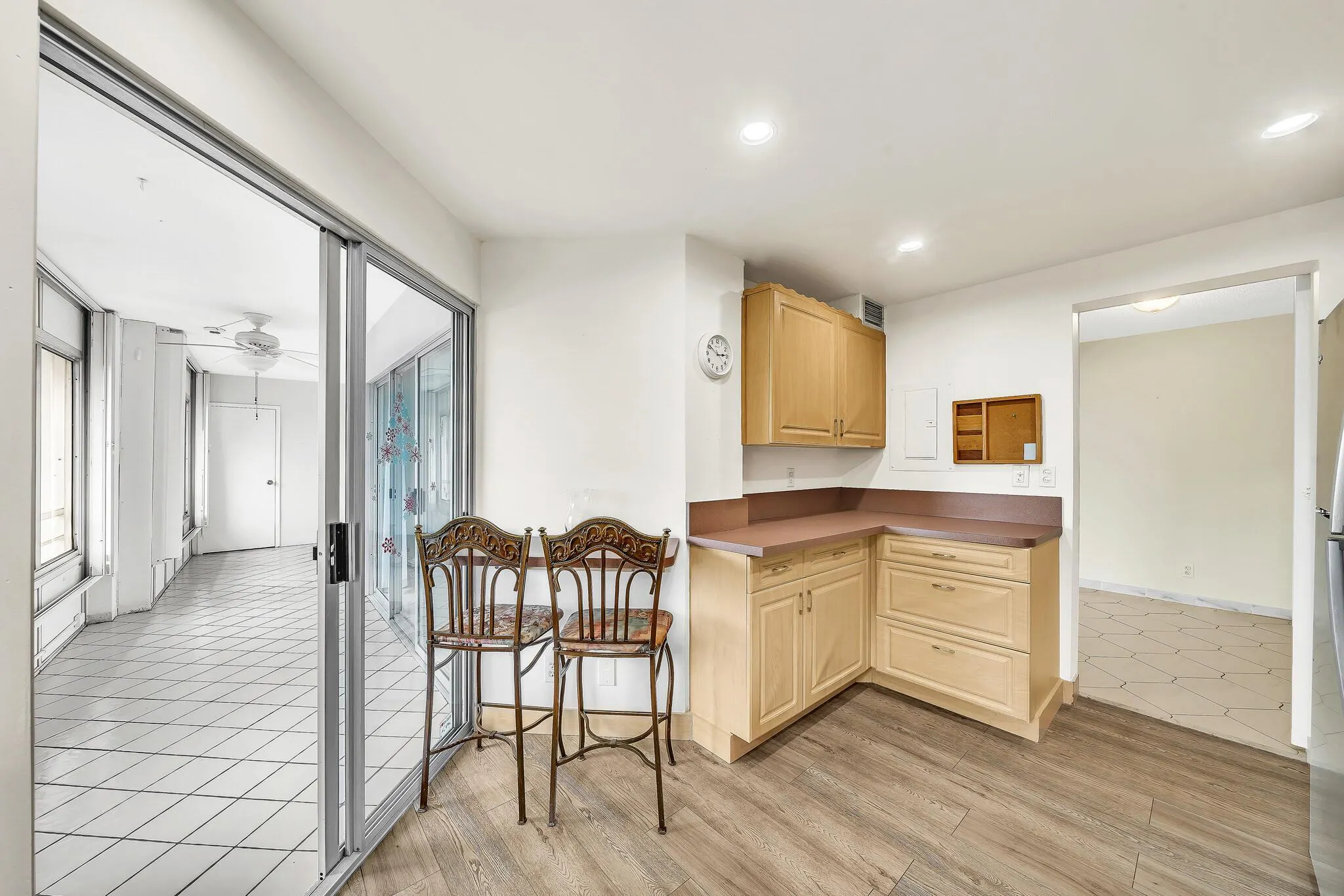 3524 Via Poinciana, #604