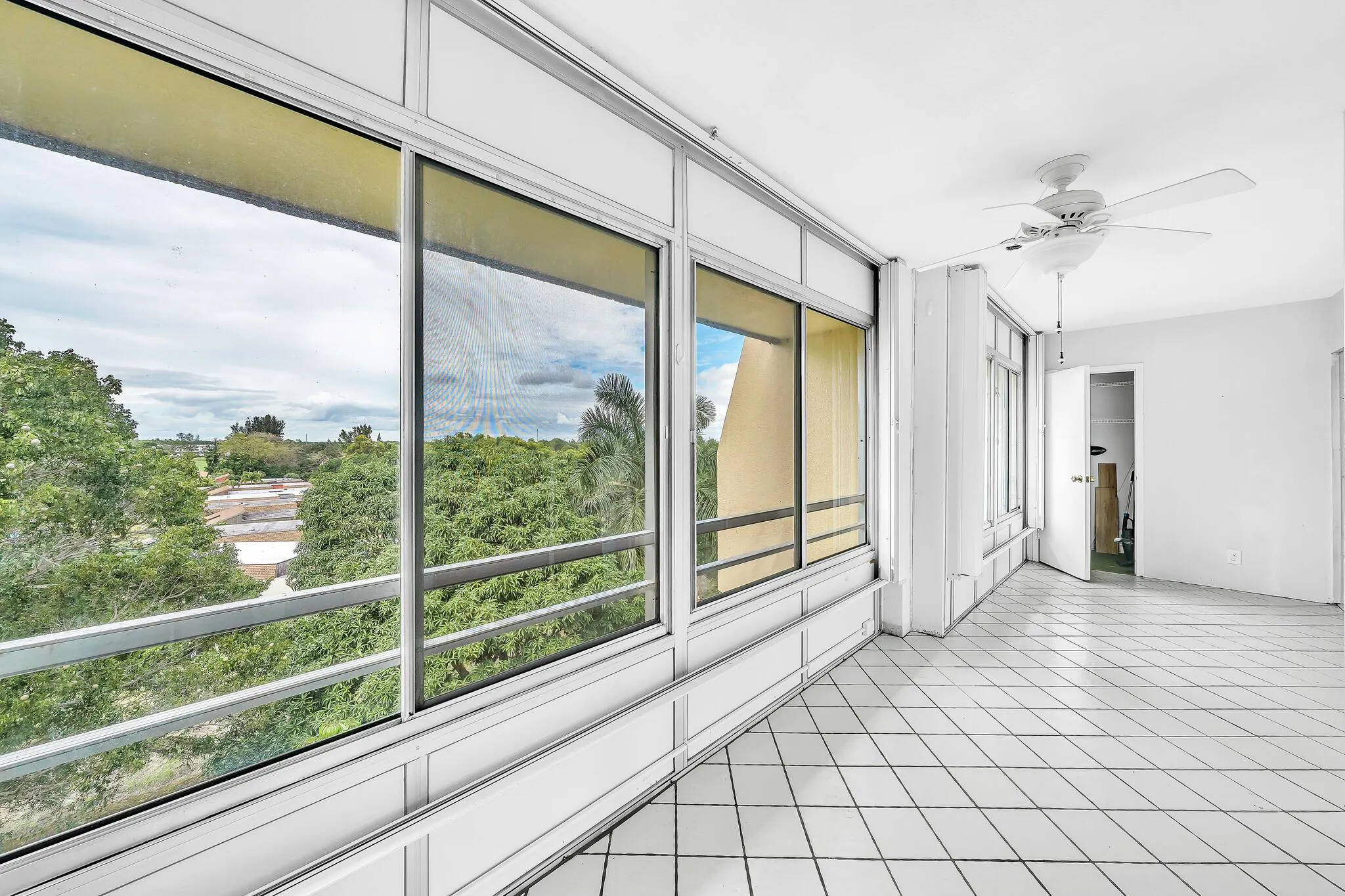 3524 Via Poinciana, #604