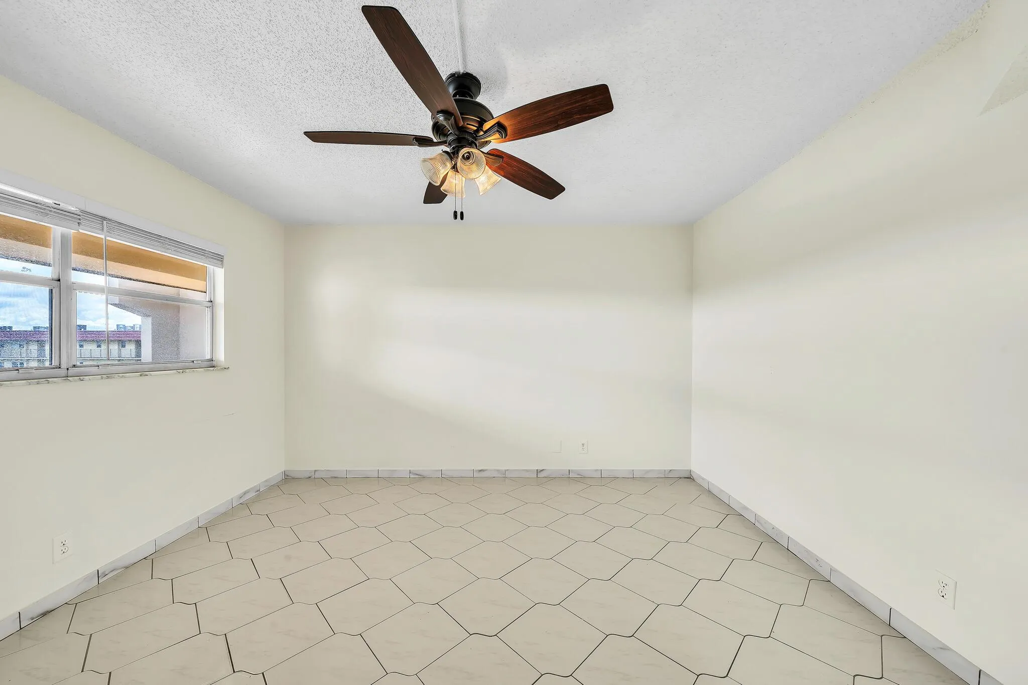 3524 Via Poinciana, #604