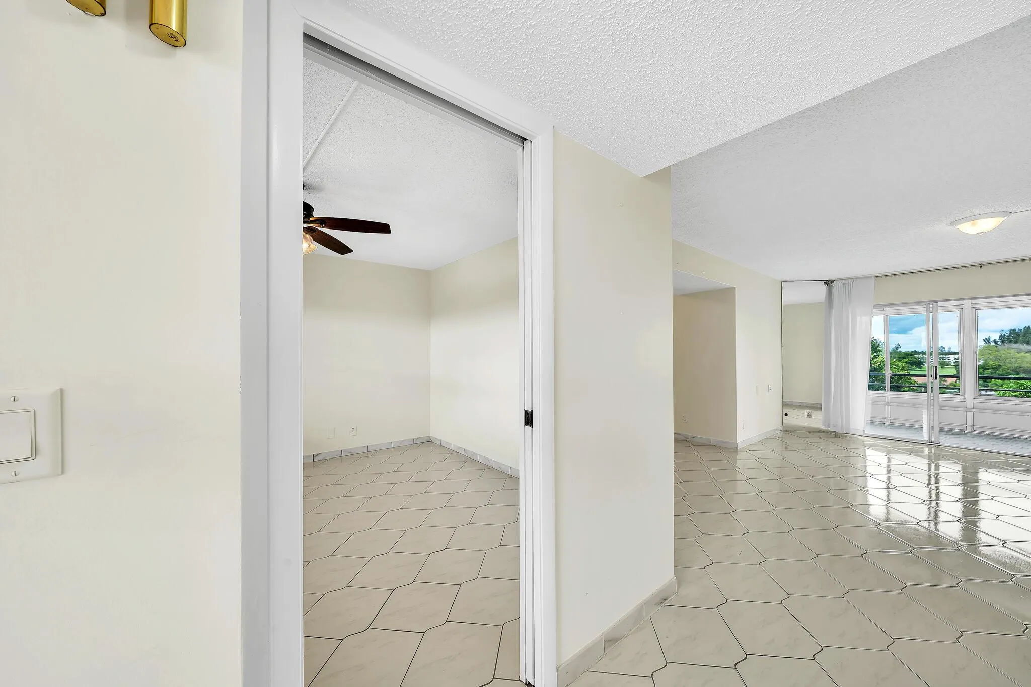 3524 Via Poinciana, #604