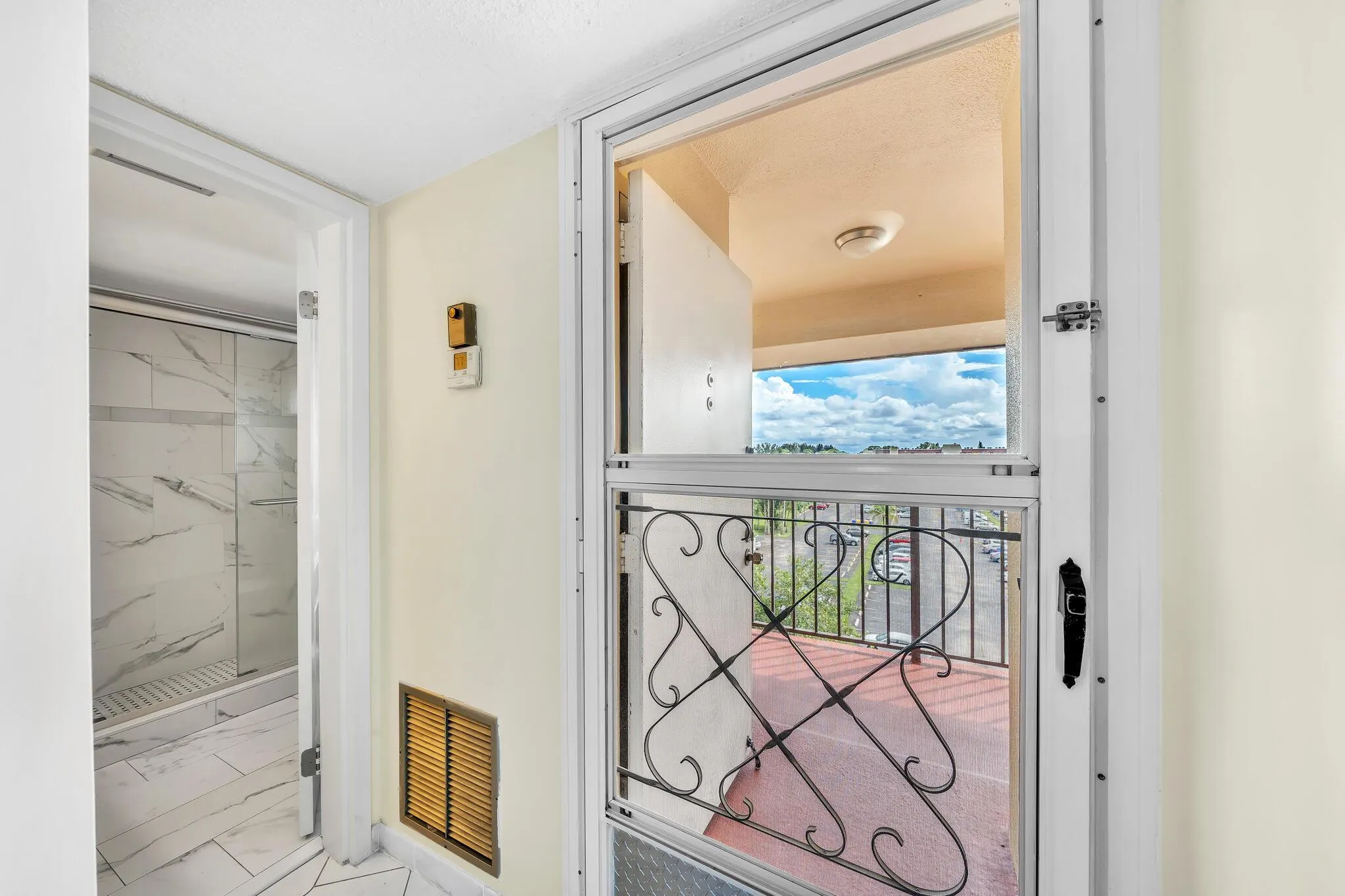 3524 Via Poinciana, #604