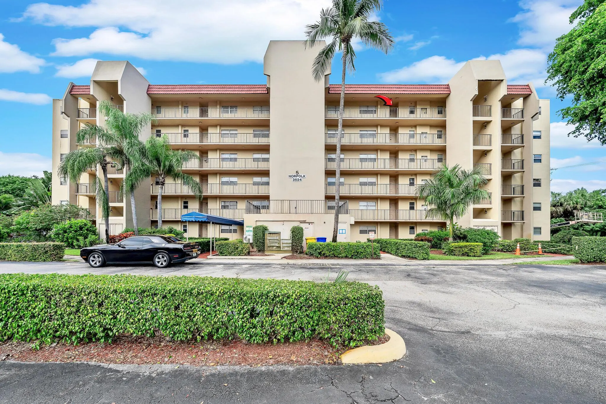 3524 Via Poinciana, #604