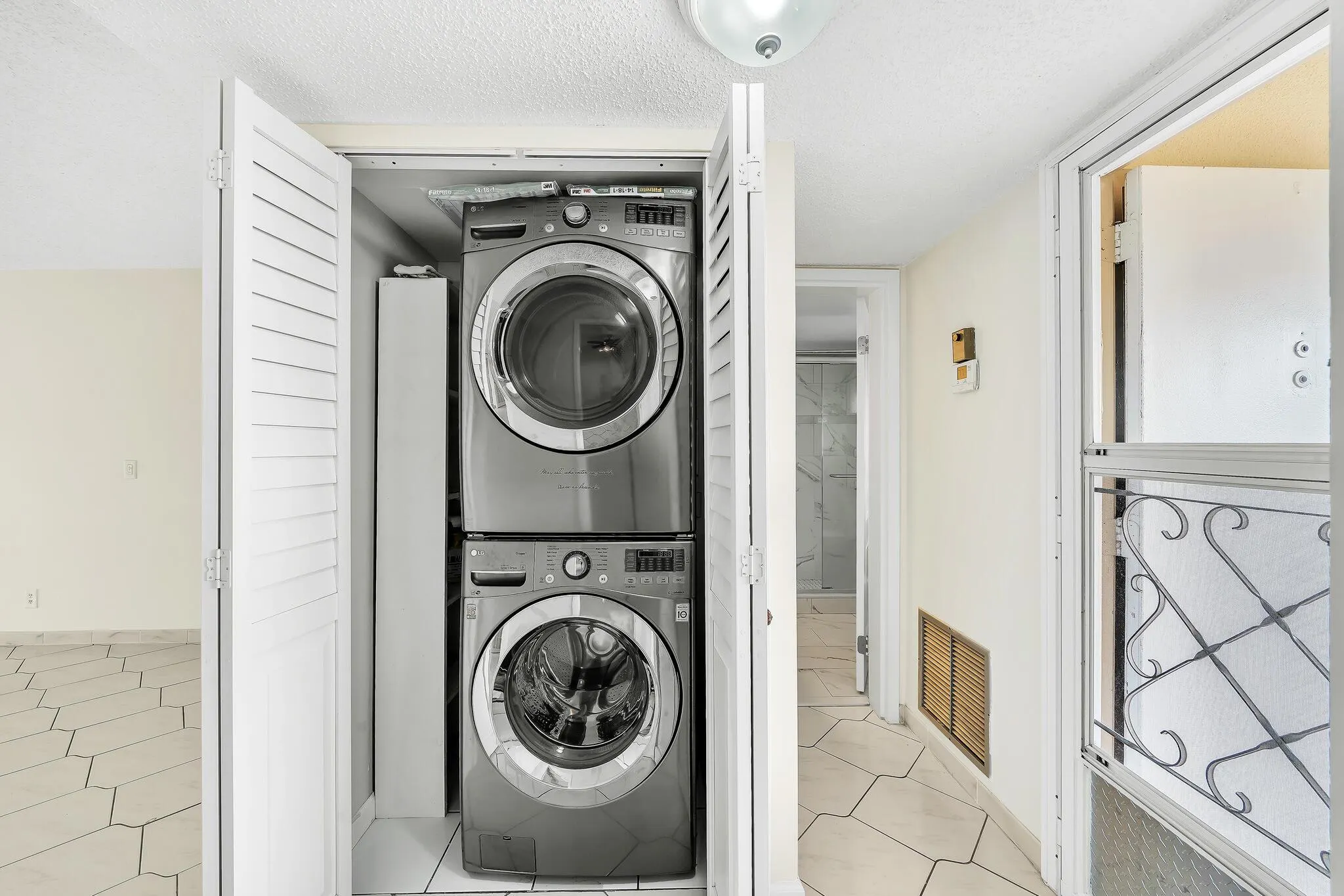 3524 Via Poinciana, #604