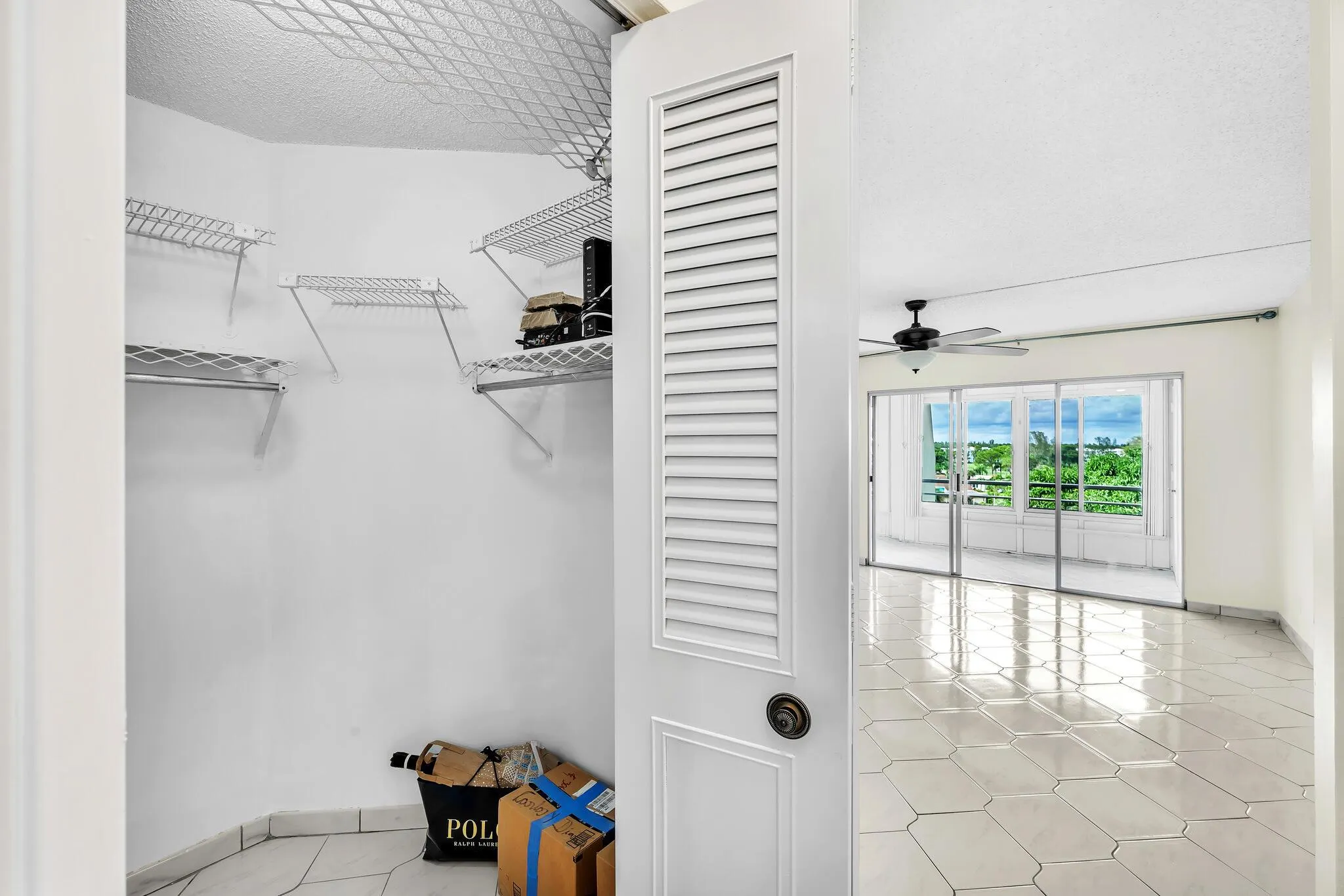 3524 Via Poinciana, #604