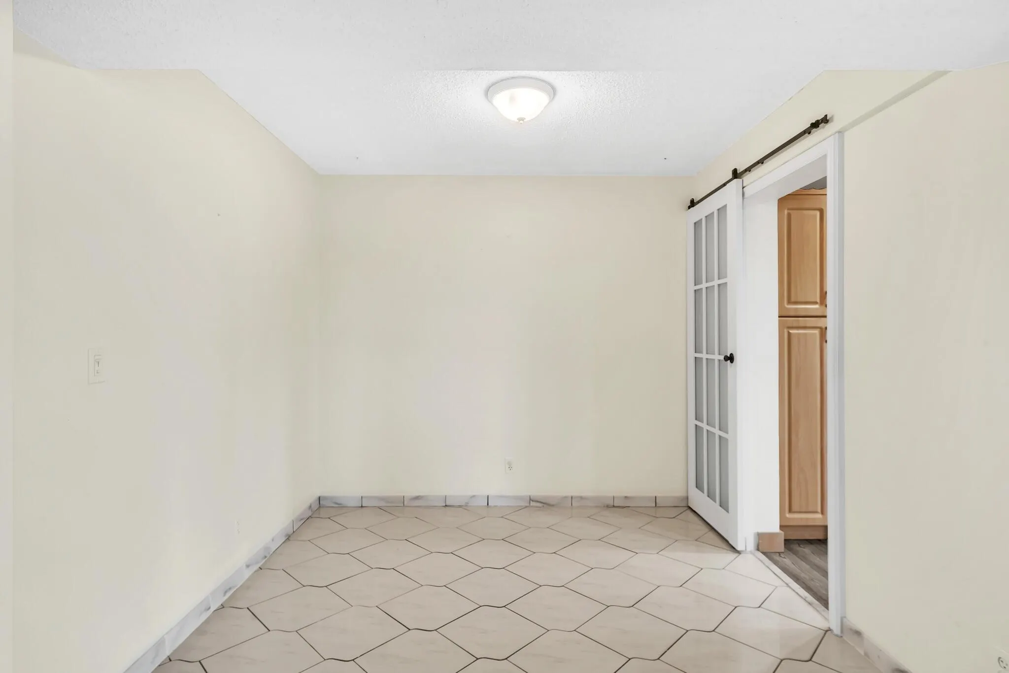 3524 Via Poinciana, #604