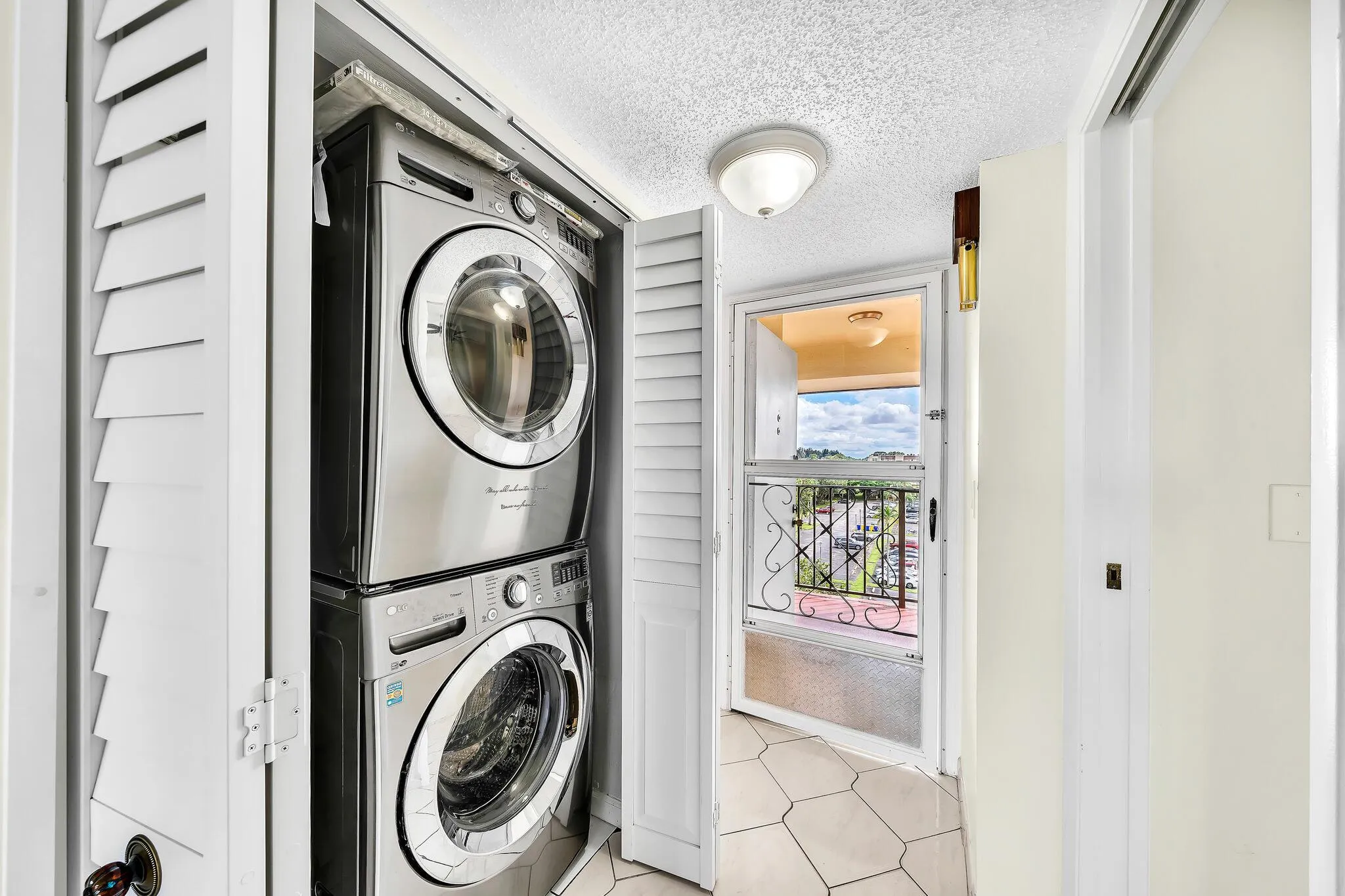 3524 Via Poinciana, #604