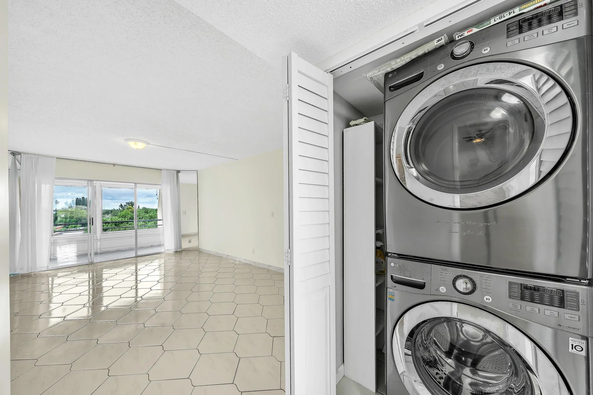 3524 Via Poinciana, #604
