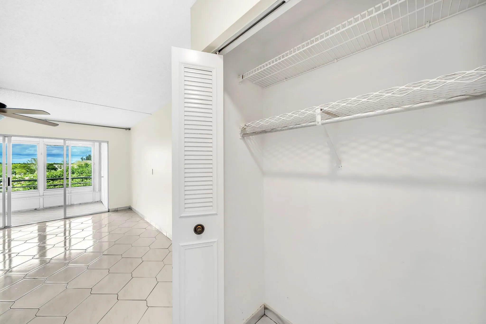 3524 Via Poinciana, #604