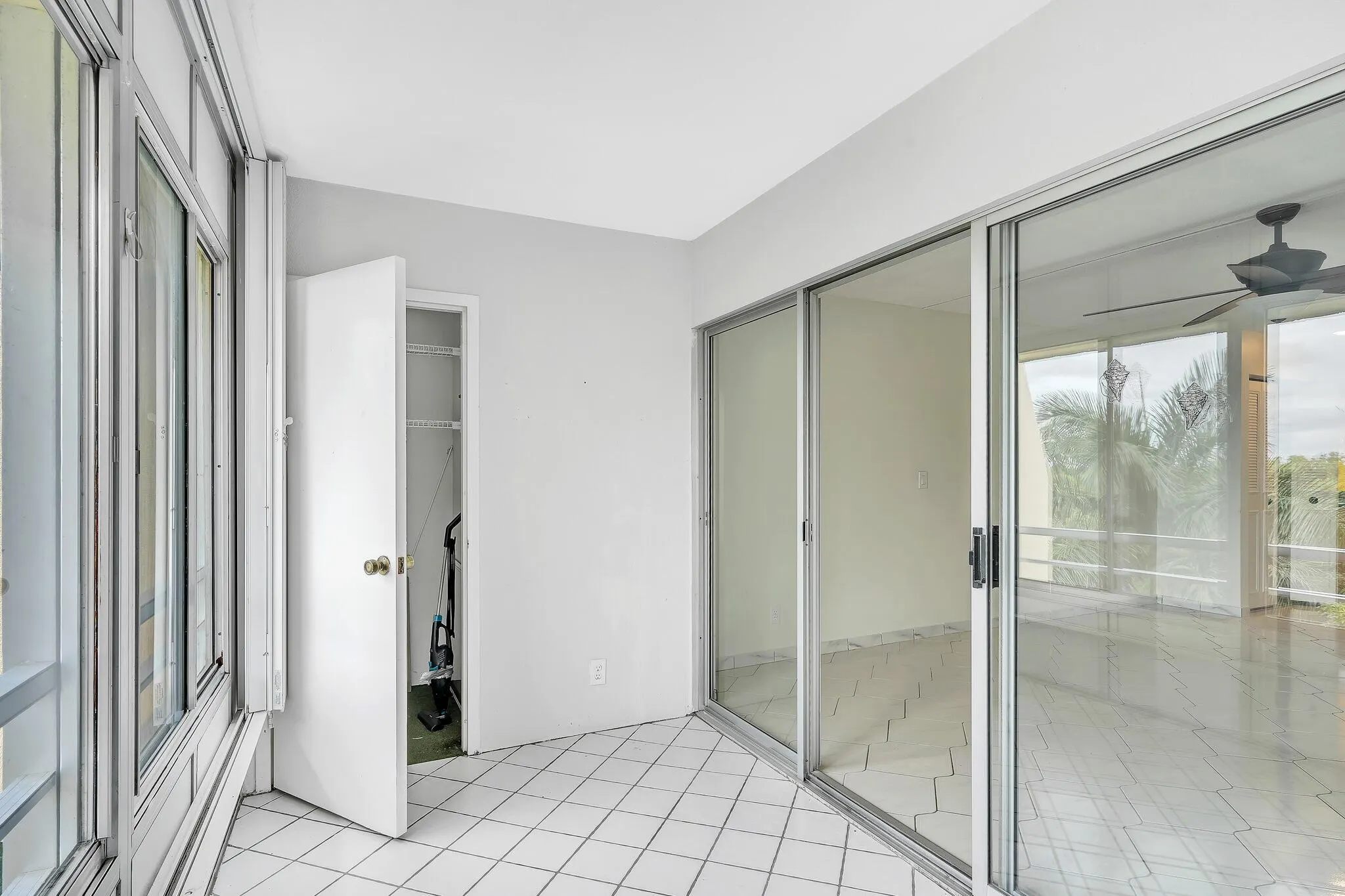 3524 Via Poinciana, #604