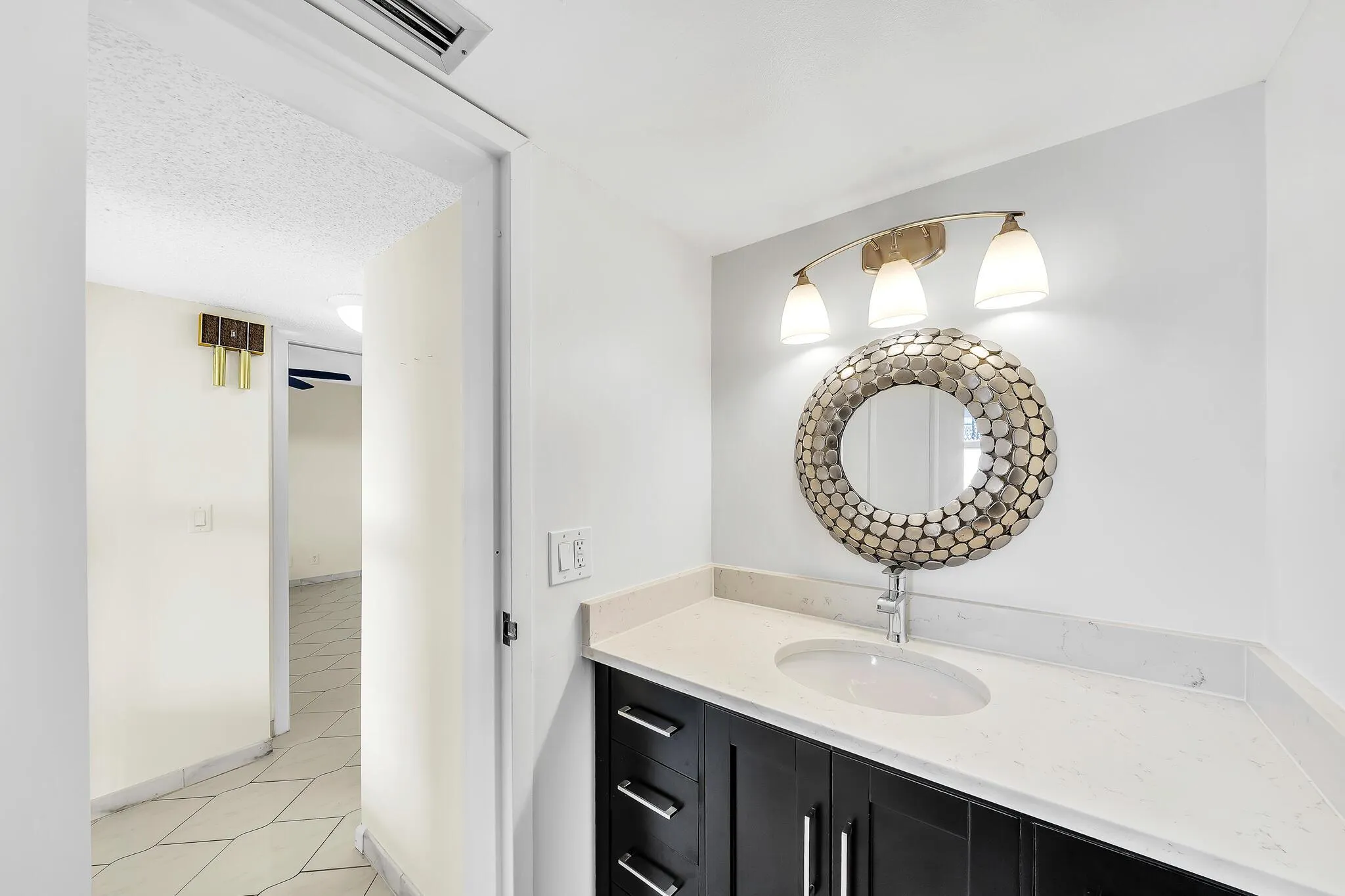 3524 Via Poinciana, #604