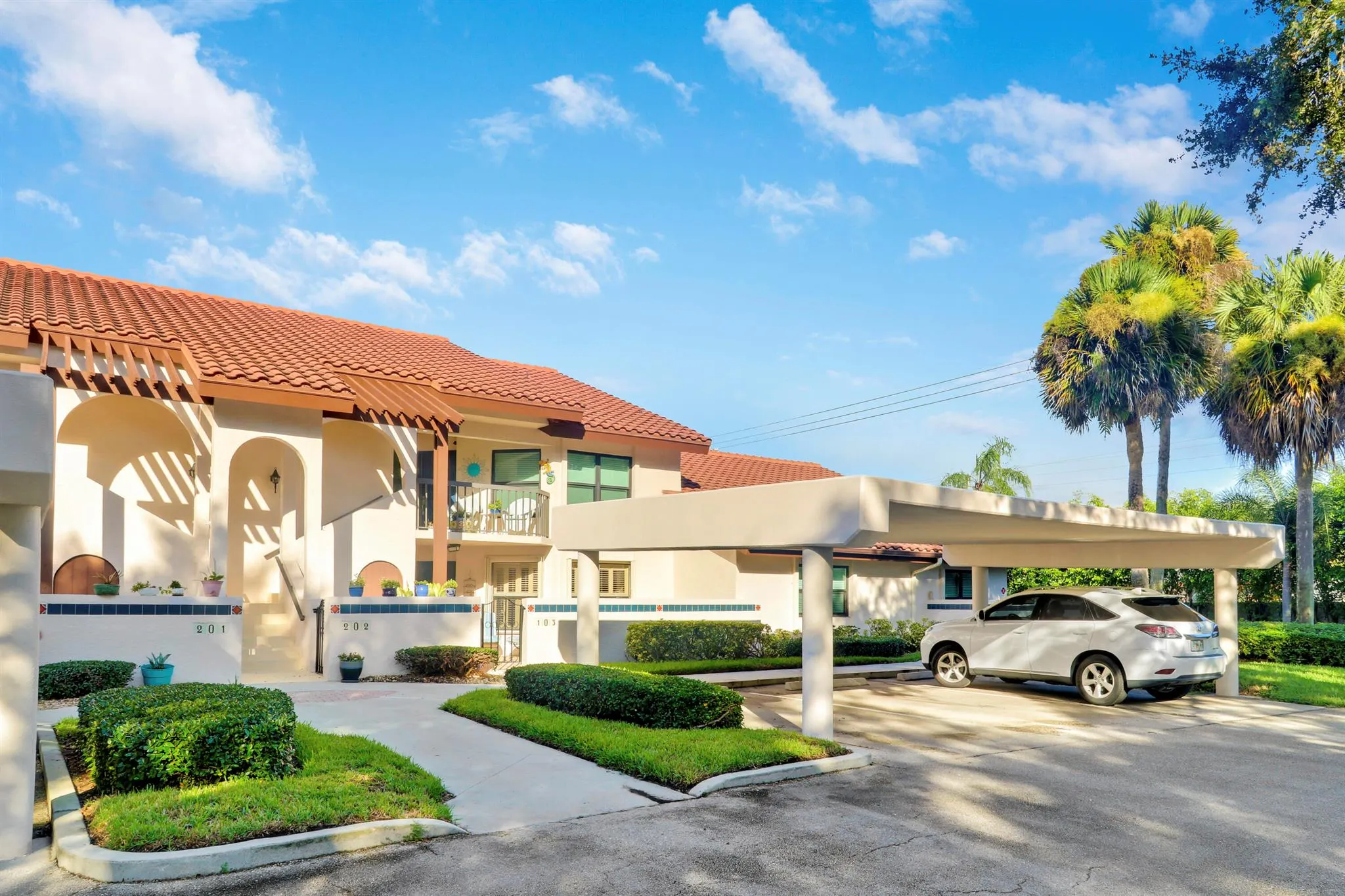 6011 SE Martinique Drive, #103