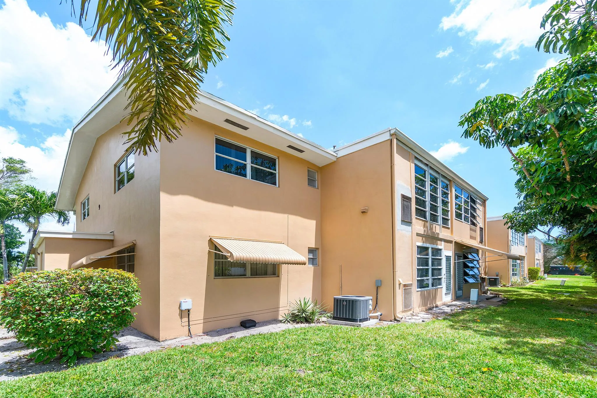 2102 NE 1st Way, #206