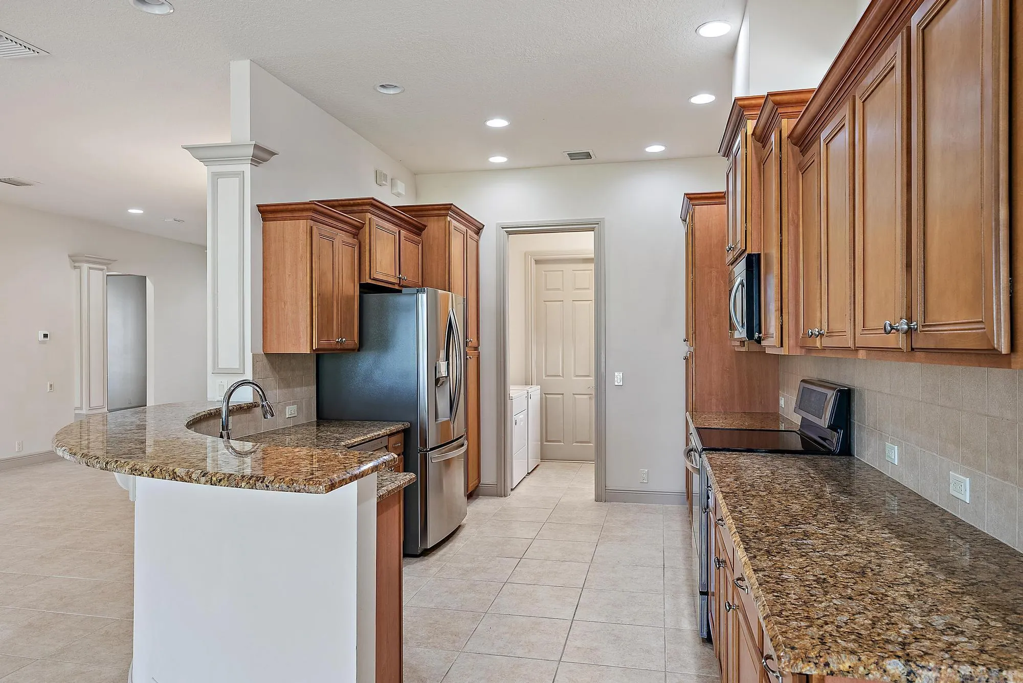 10735 La Strada