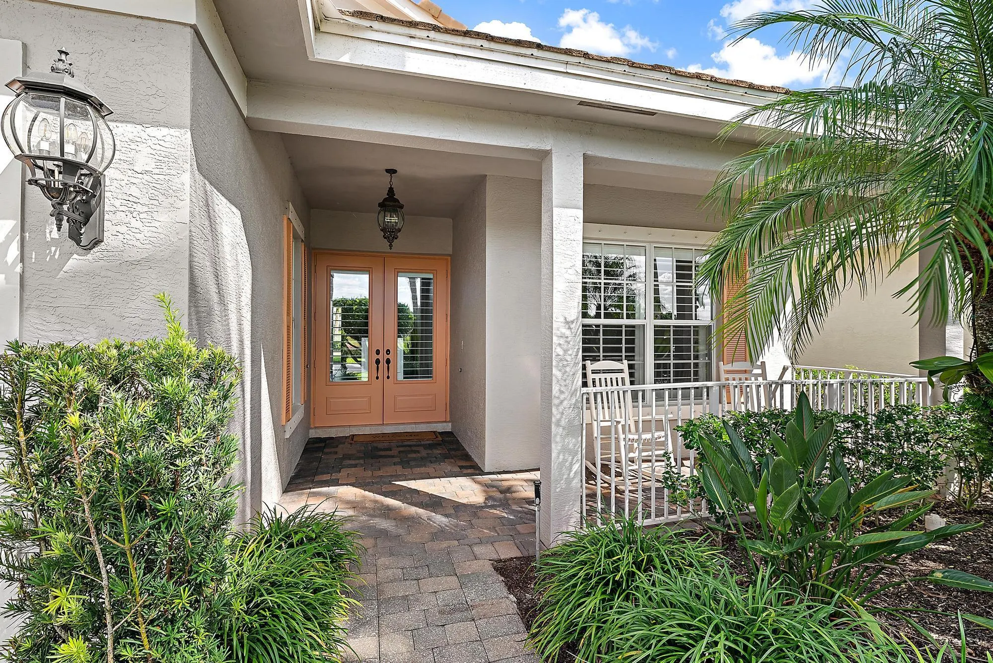 10735 La Strada