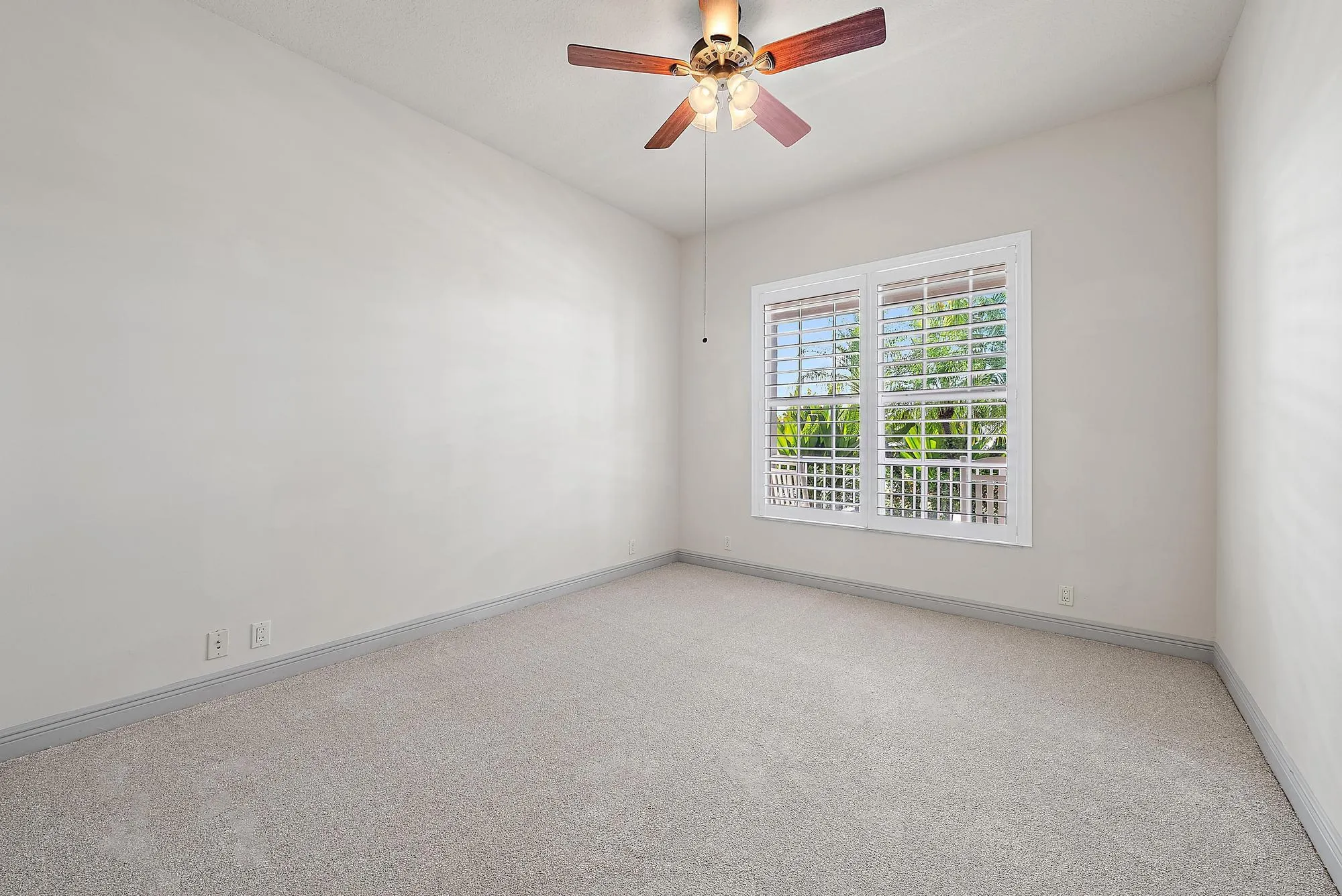 10735 La Strada