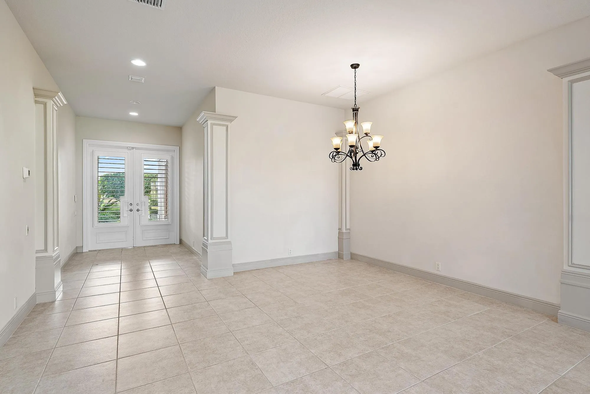 10735 La Strada
