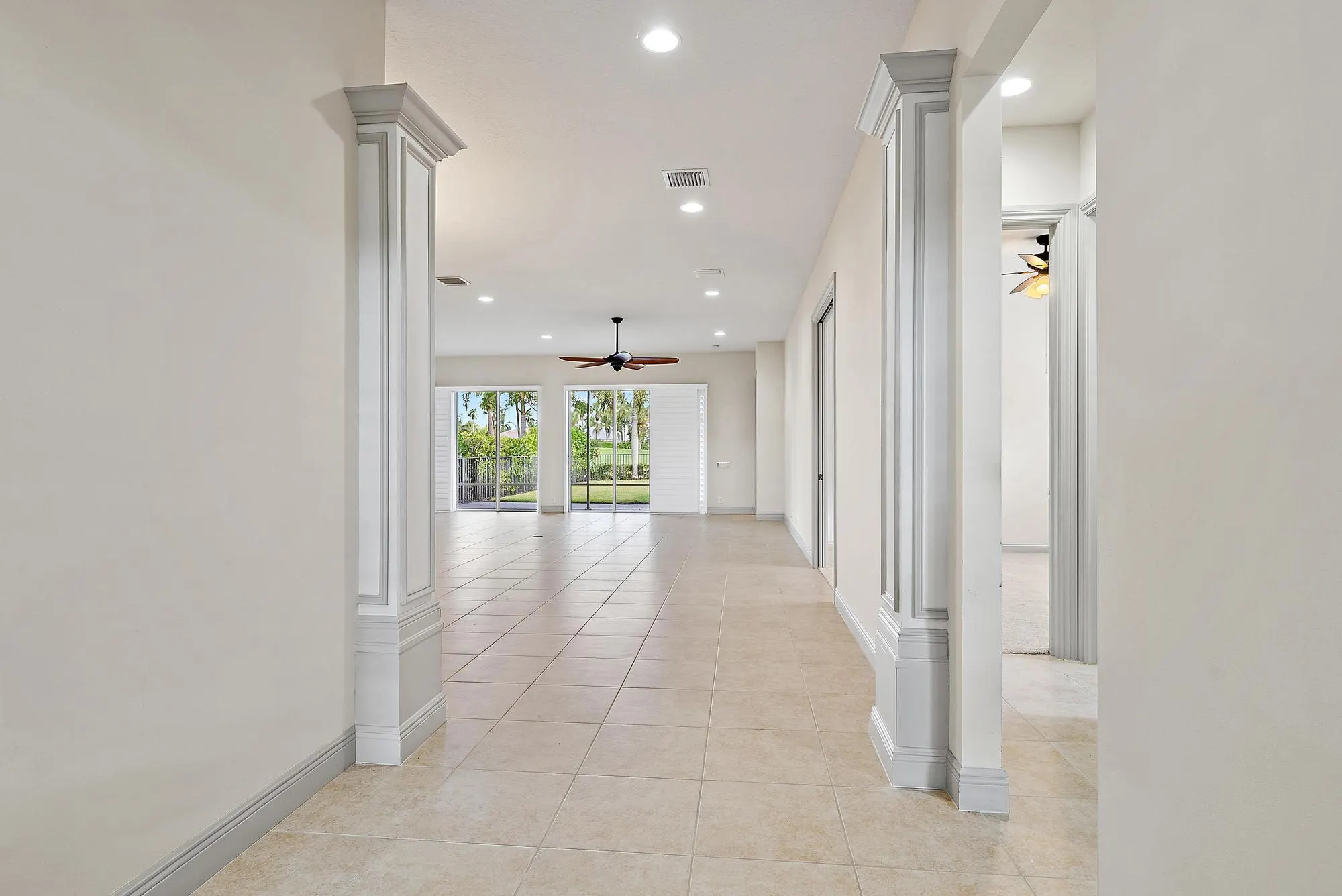 10735 La Strada