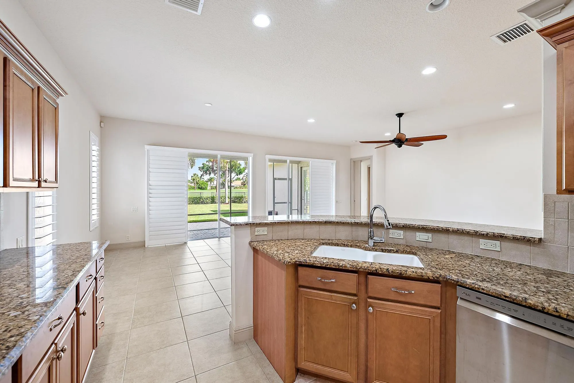 10735 La Strada