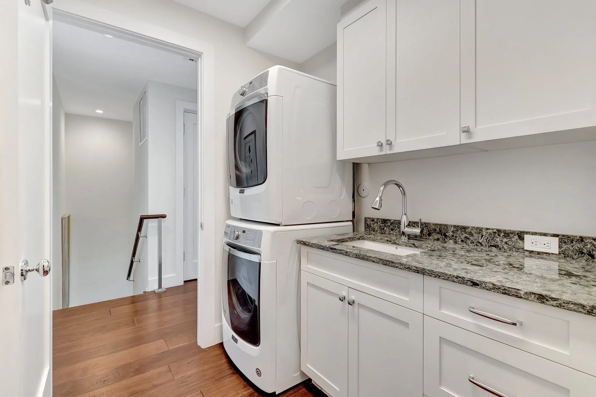 222 Lakeview Avenue, #3n