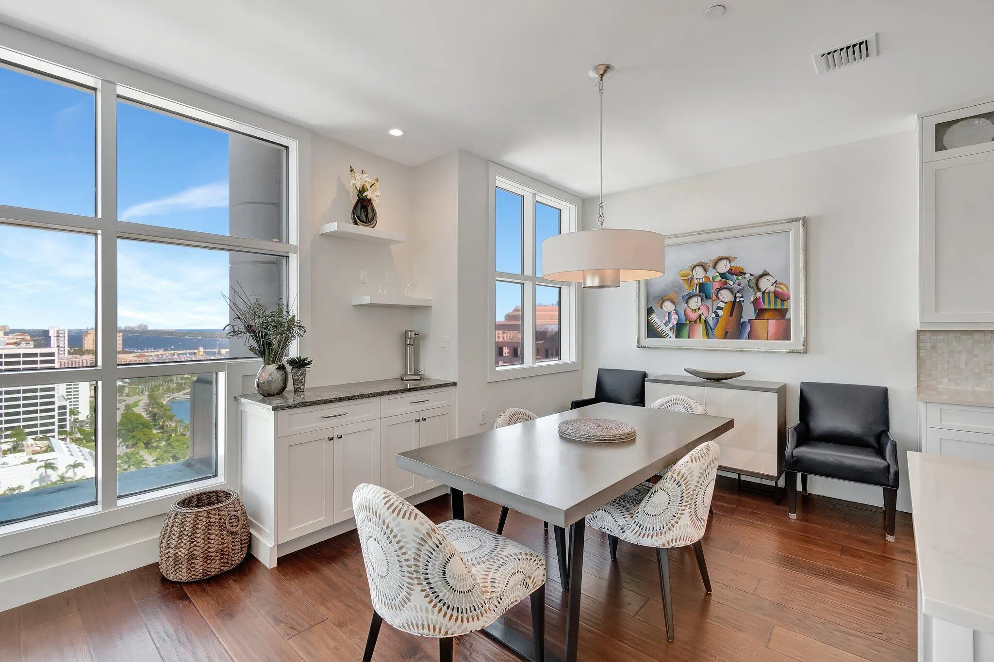 222 Lakeview Avenue, #3n