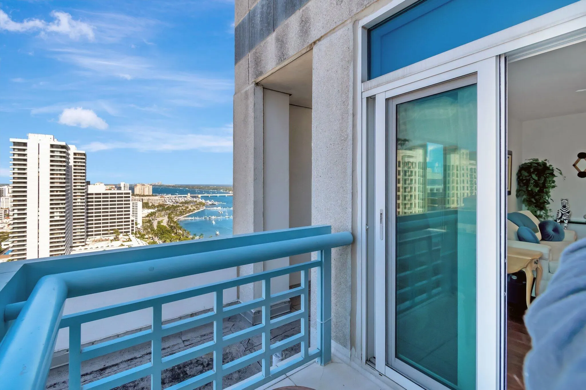 222 Lakeview Avenue, #3n