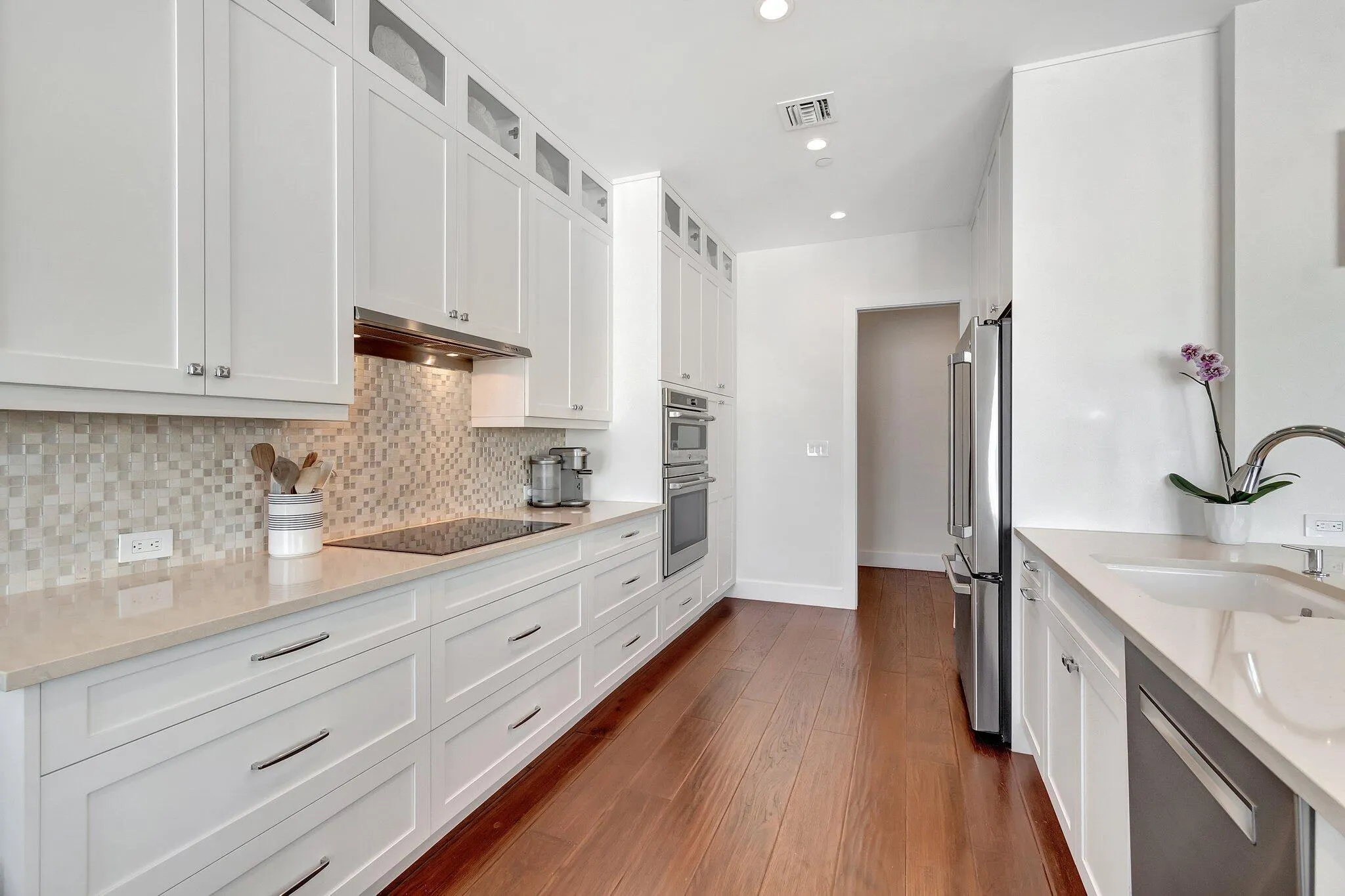 222 Lakeview Avenue, #3n