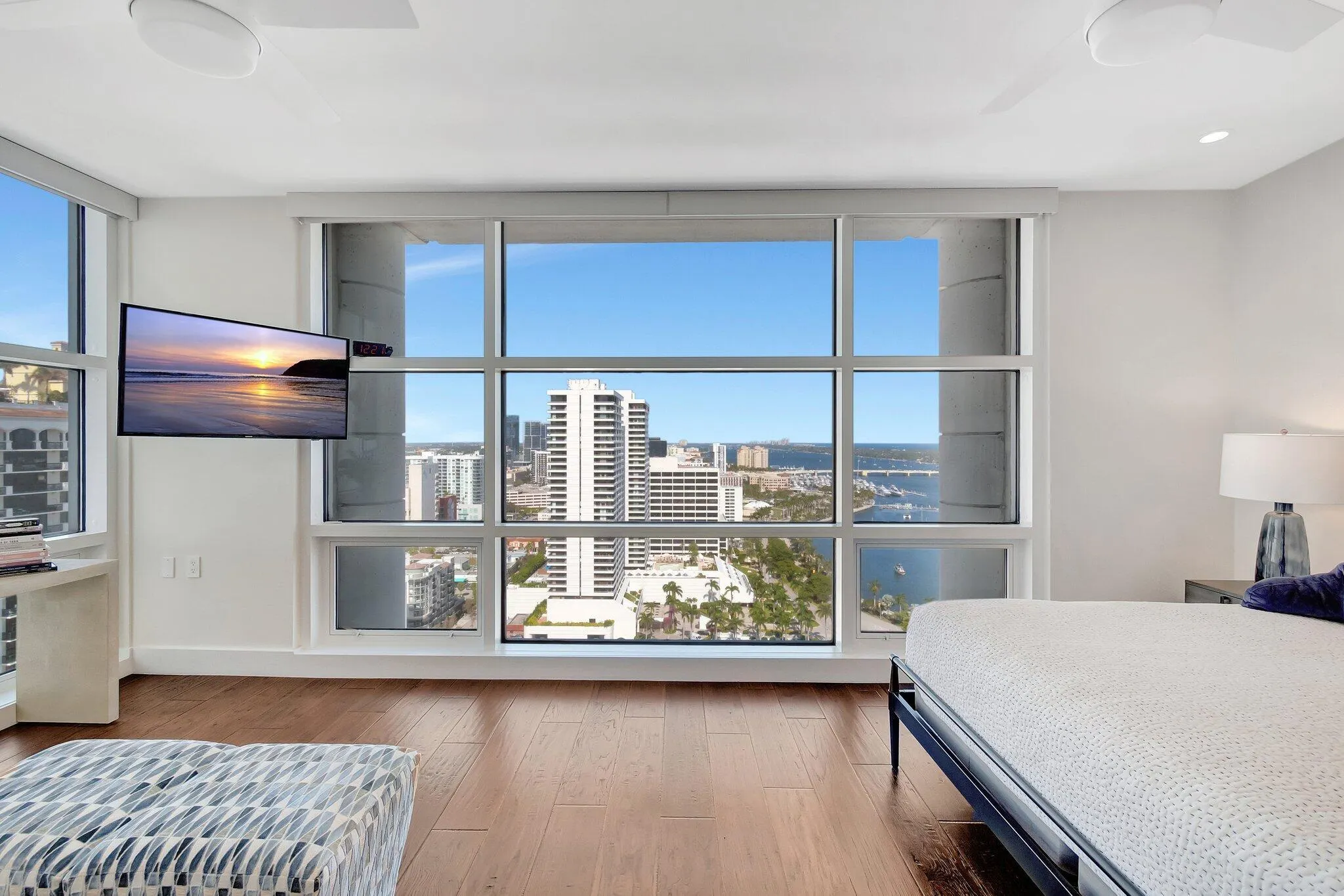 222 Lakeview Avenue, #3n