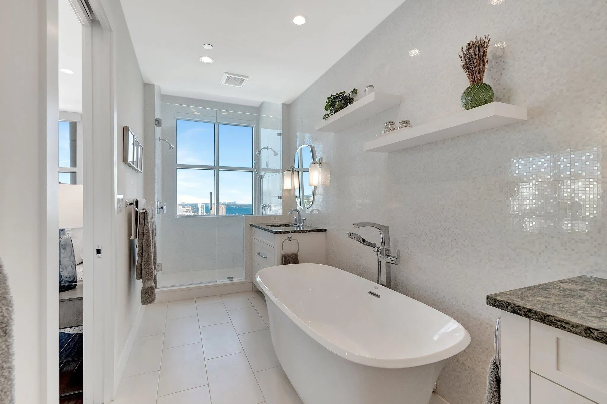 222 Lakeview Avenue, #3n